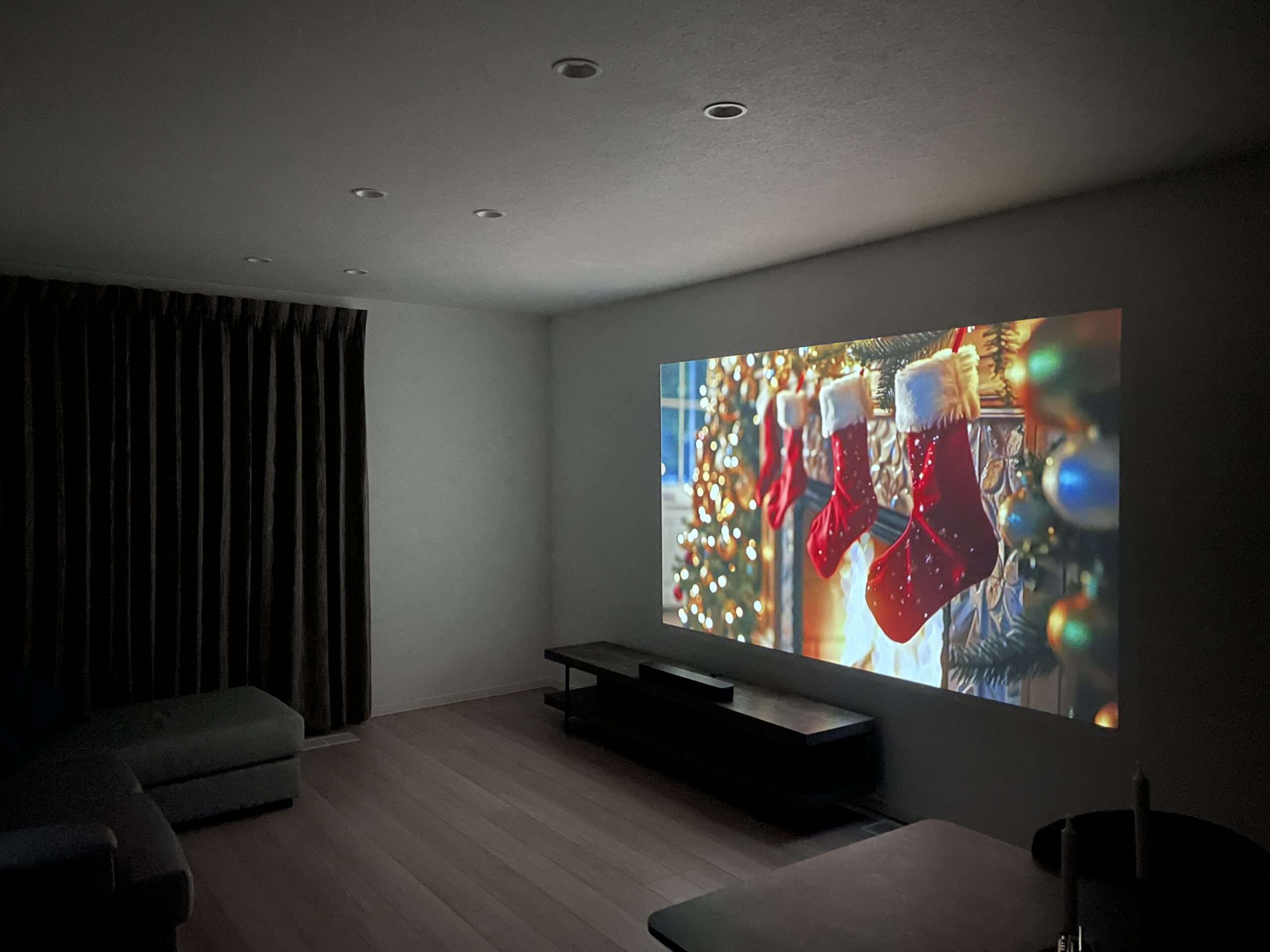 夜はプライベートシアターに大変身！ご夫婦でゆっくり過ごせます