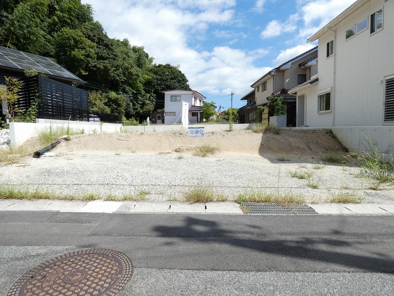 閑静な住宅街です。2区画分譲中です。