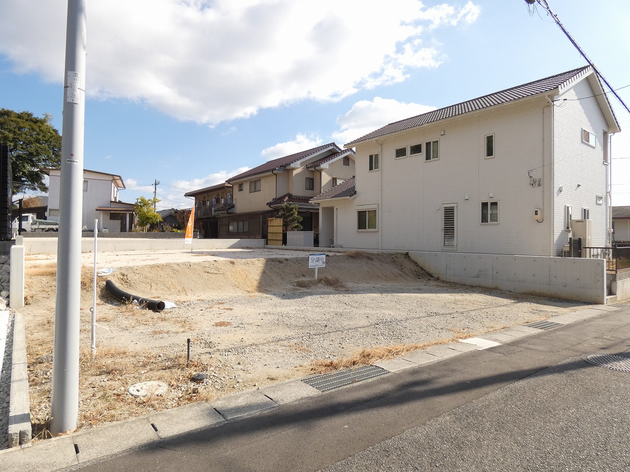 閑静な住宅街です。2区画分譲中です。