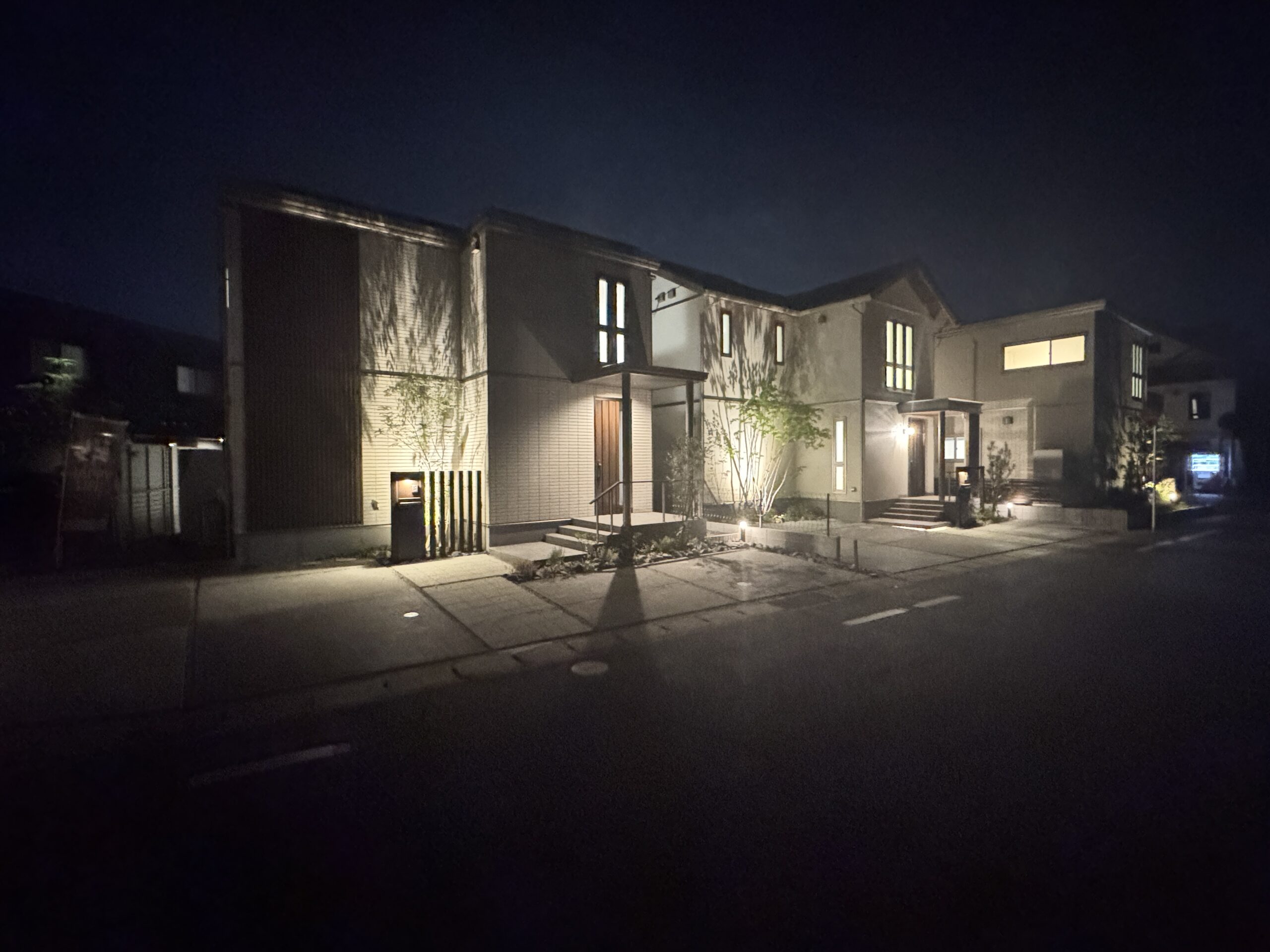 夜は分譲地全体が明るく、安心です♪