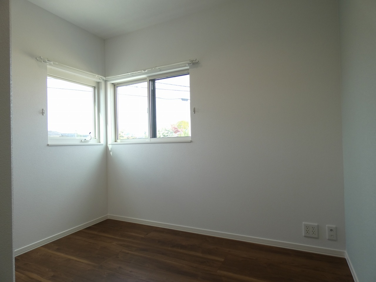 アクセントクロスを施工しています（2025.11撮影）