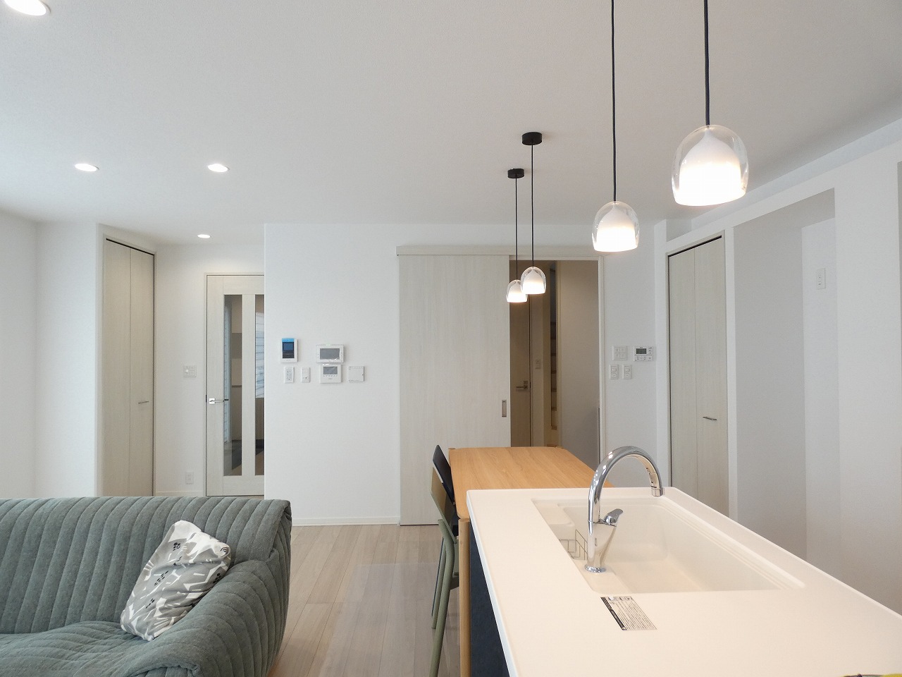 ペンダントライトを採用しました。（2025.11撮影）