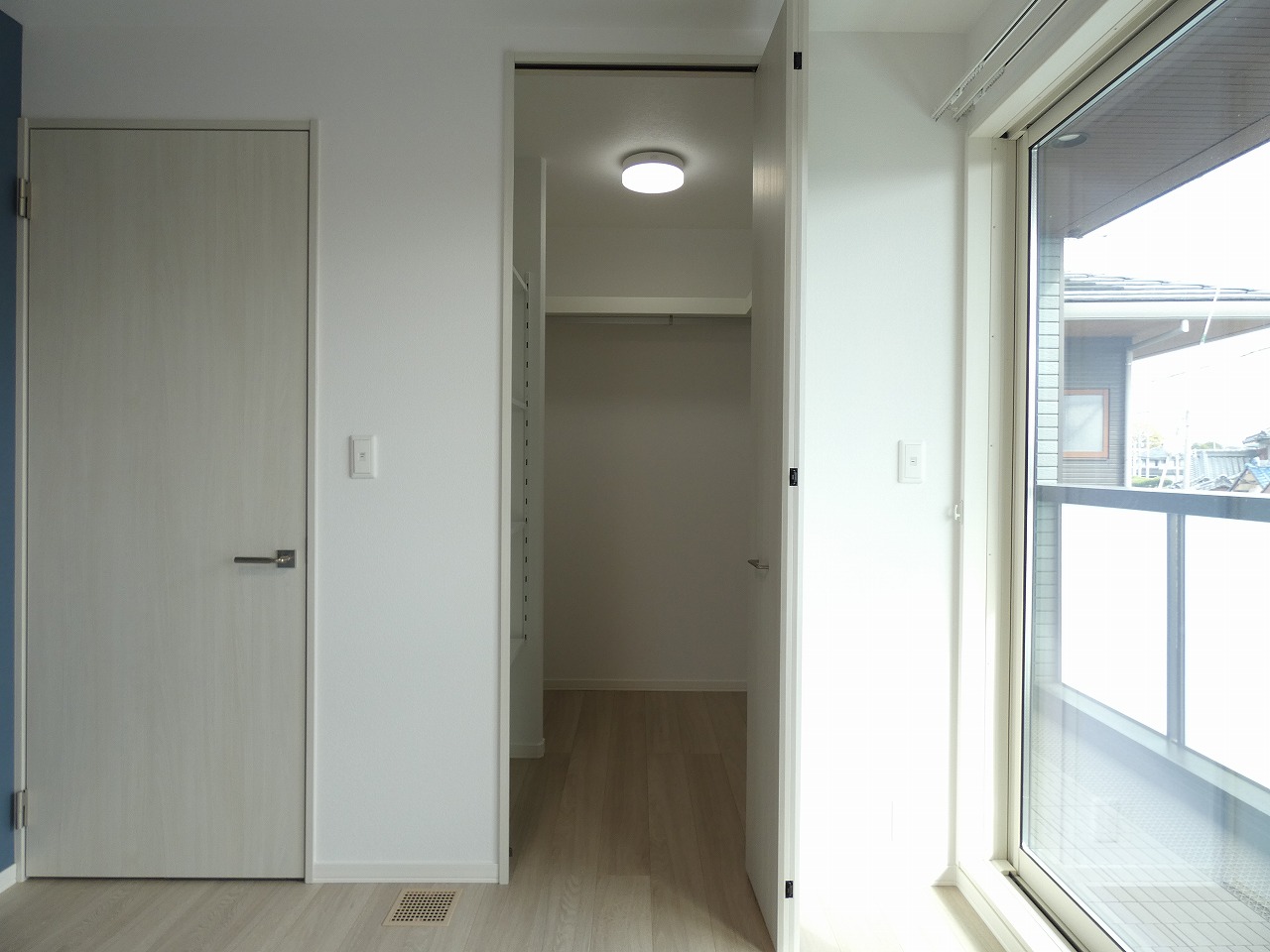 ウォークインクローゼットも完備！（2025.11撮影）