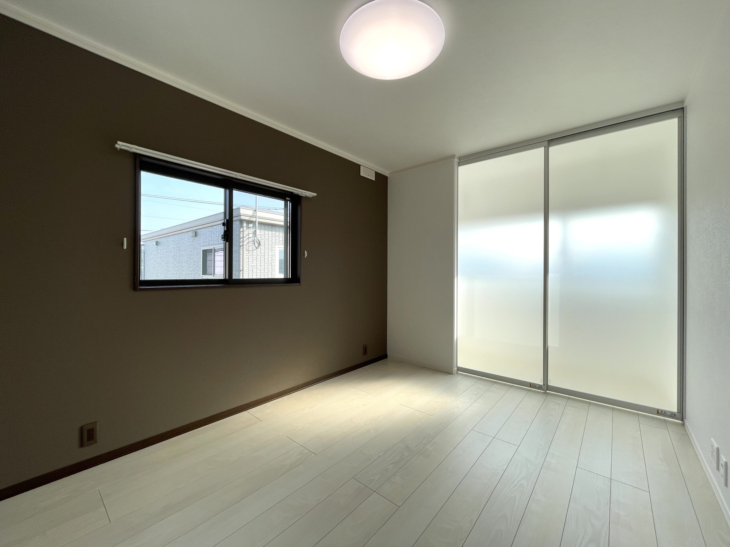 アクセントクロスがおしゃれな主寝室♪