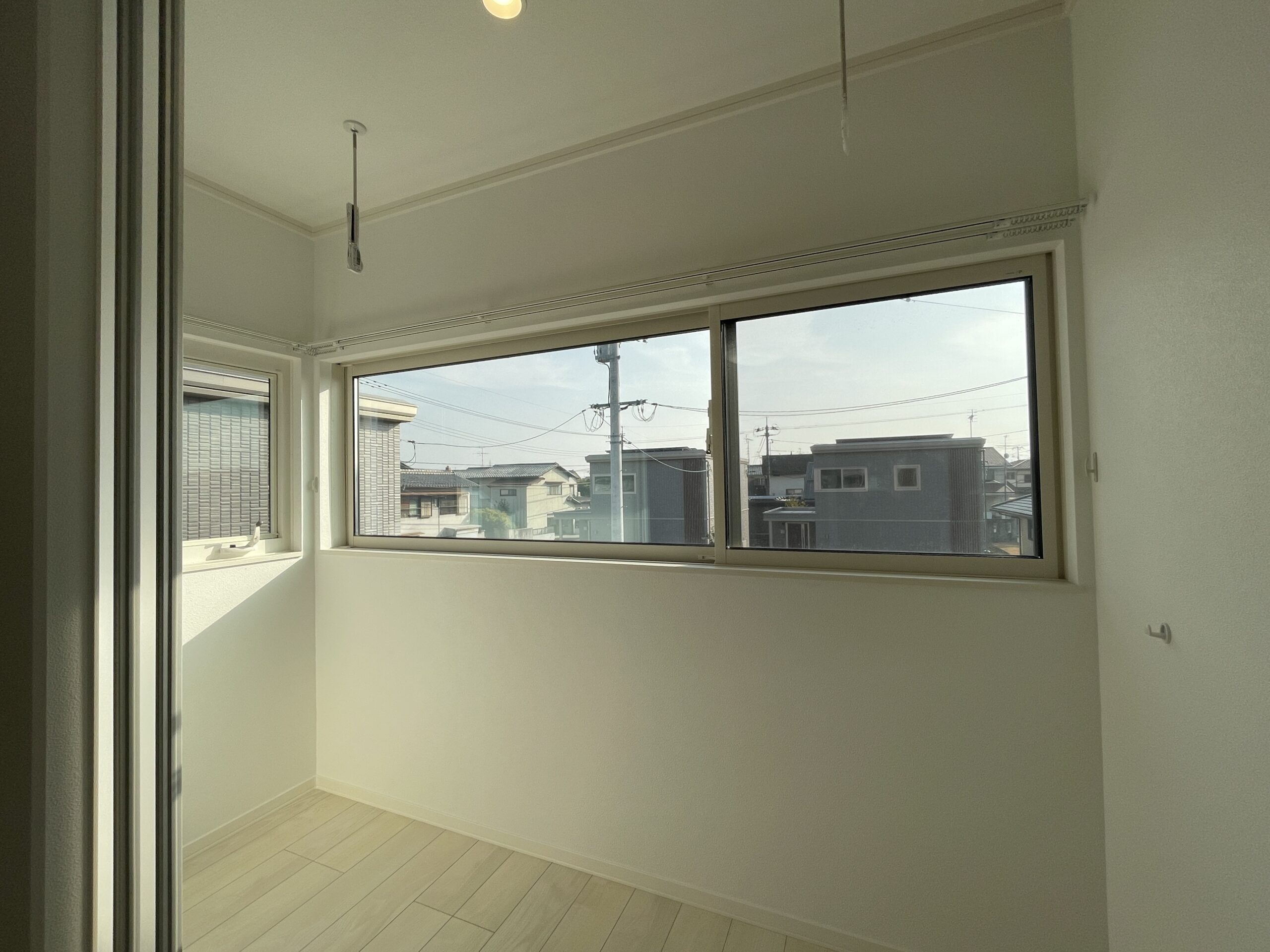 日当たり良好なサンルームで部屋干しできます