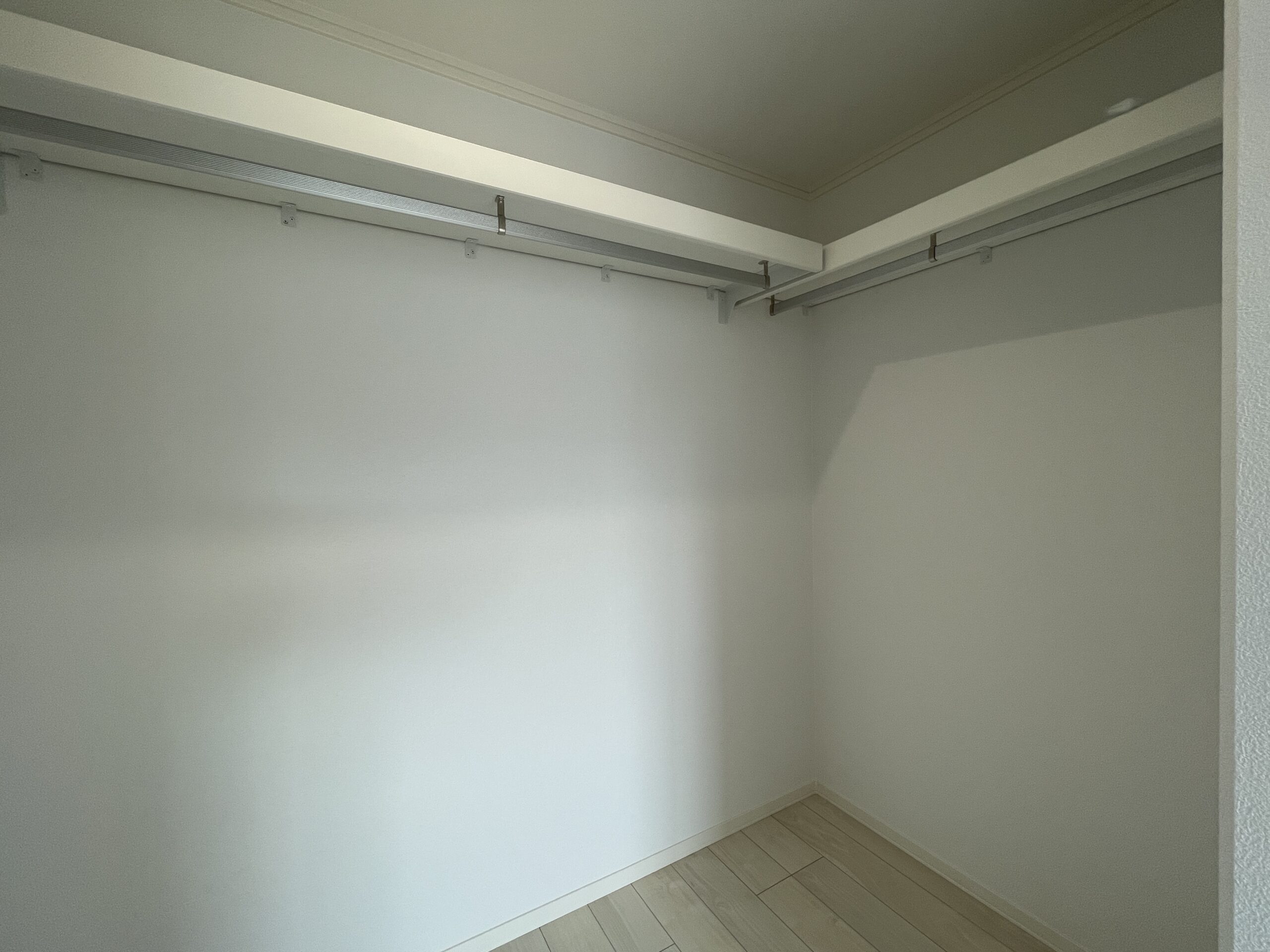 主寝室に大容量WICも完備♪