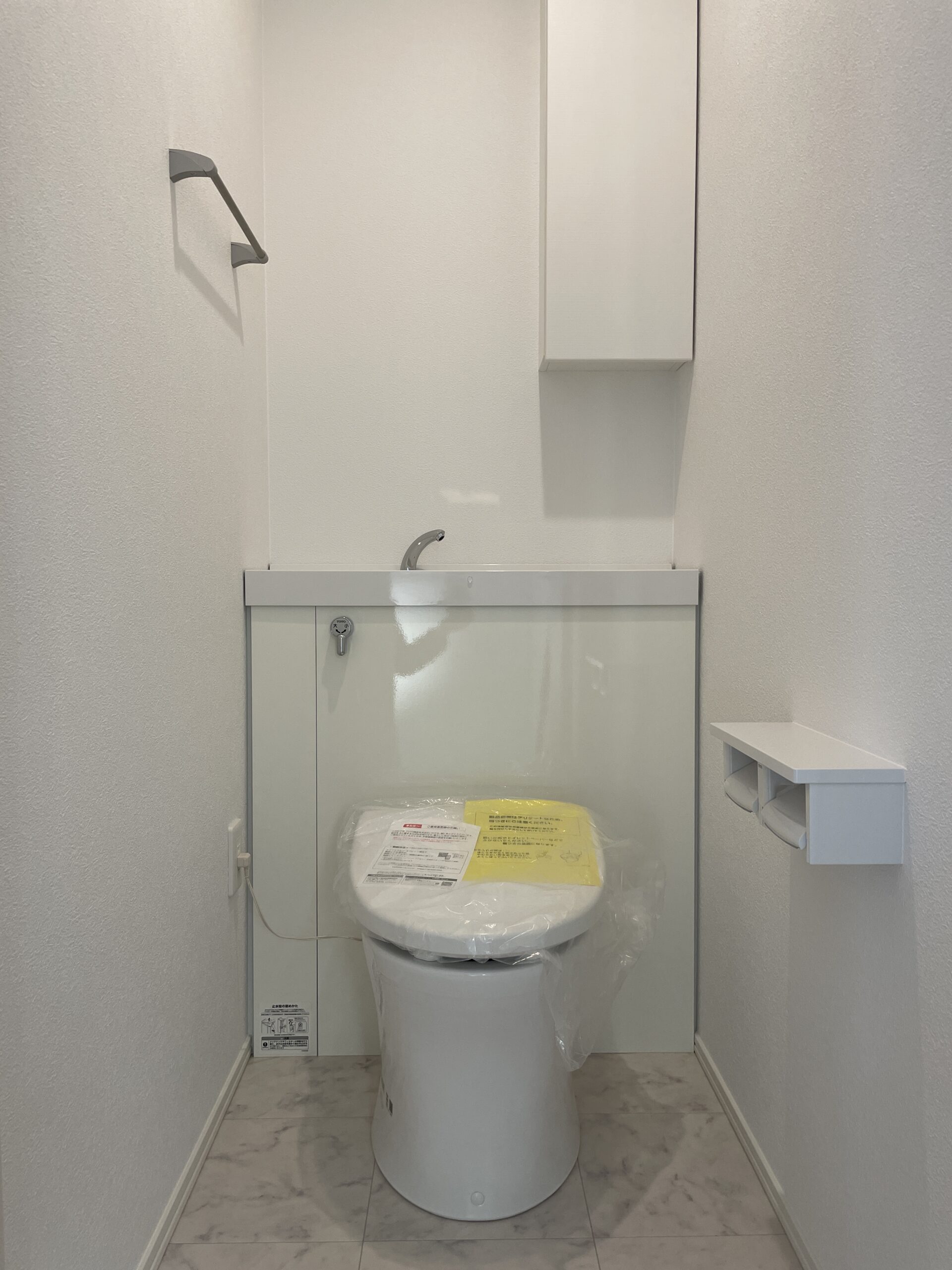 タンクレストイレでスッキリとした印象に♪