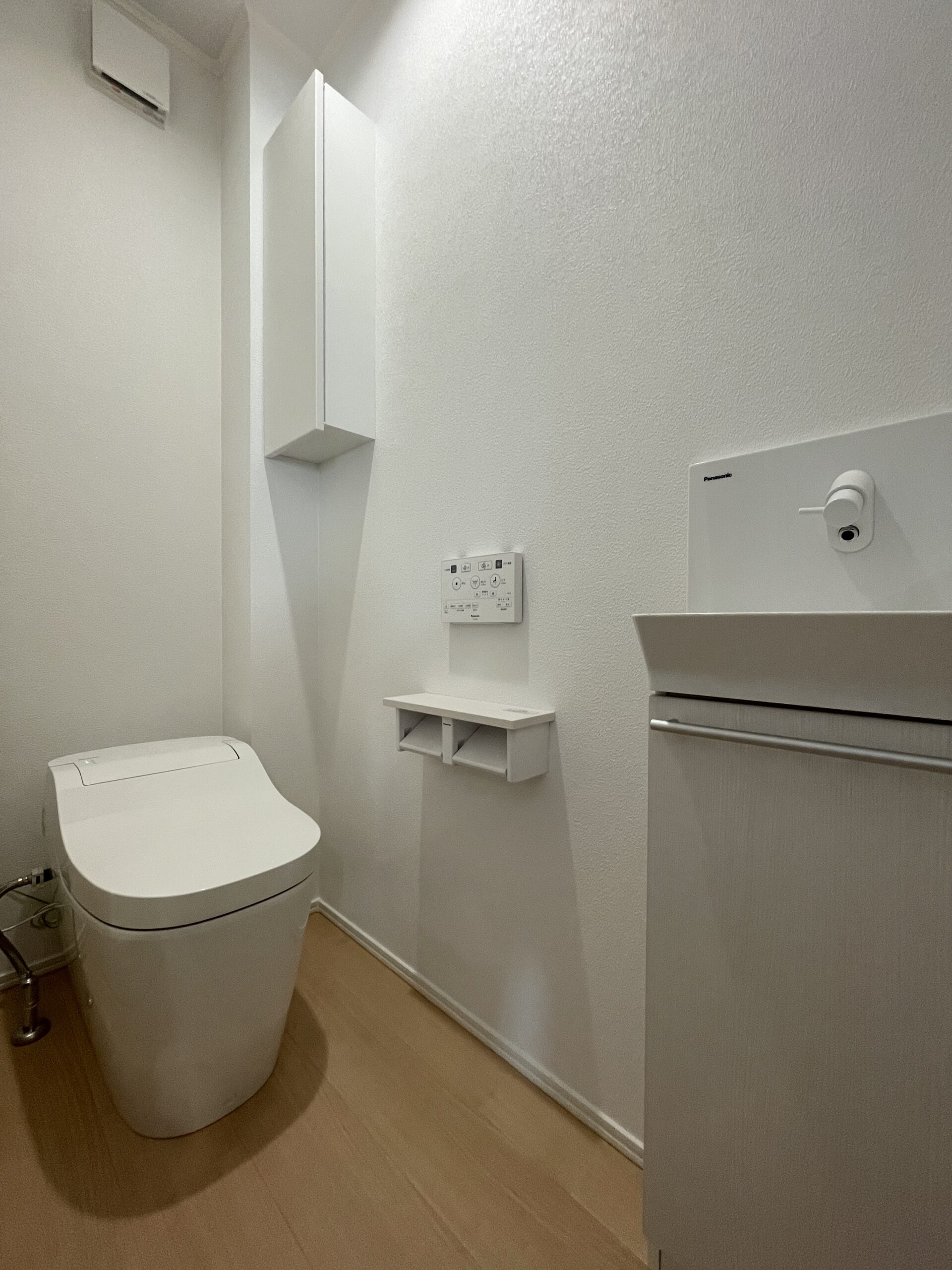 タンクレストイレでスッキリとした印象に♪