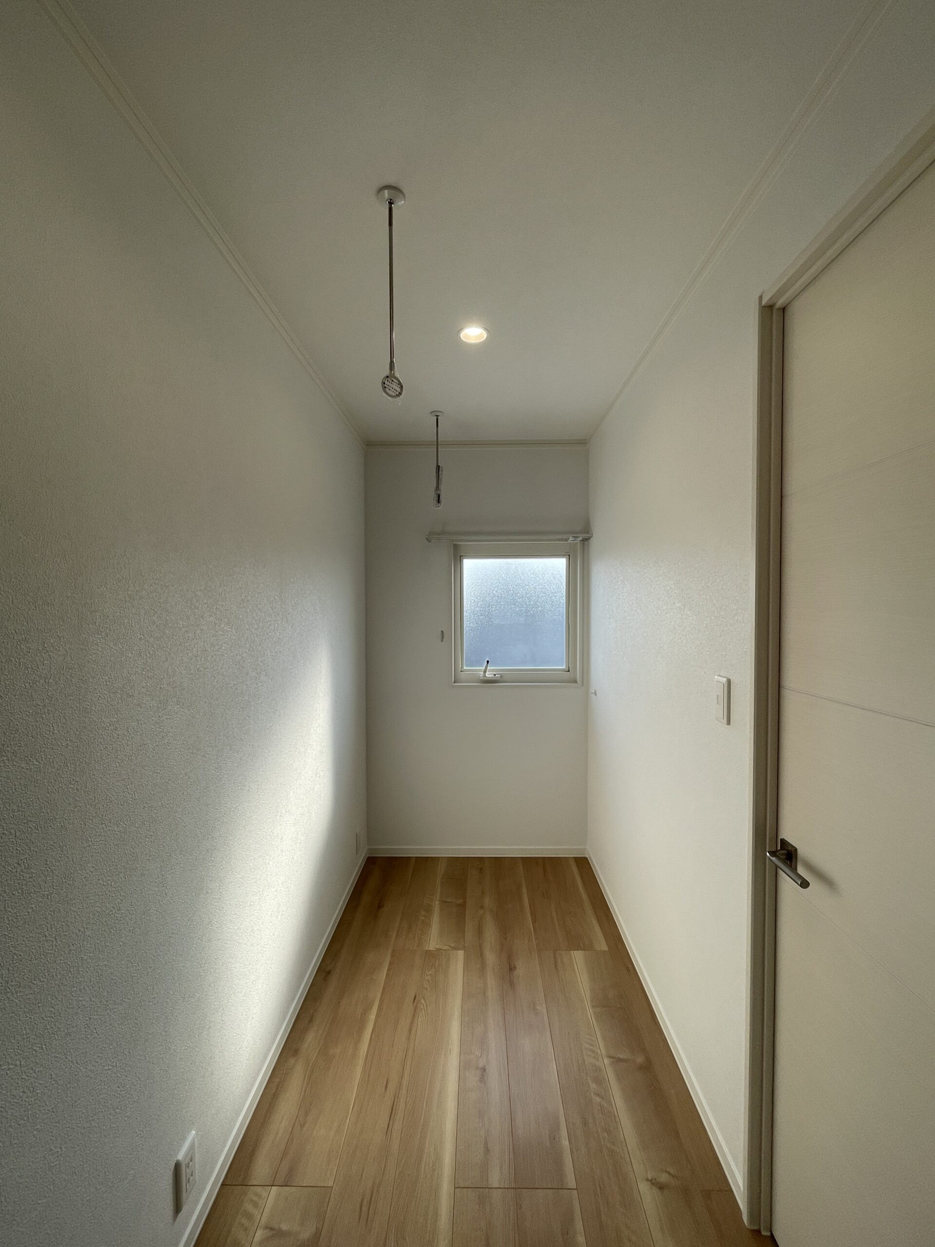 廊下に室内干しスペースがある為、共働きでも安心です♪