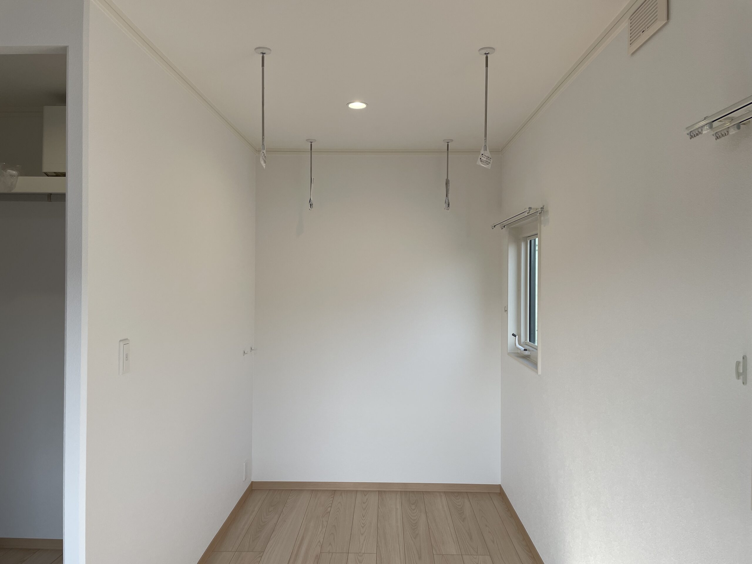 室内干し可能なスペースも完備♪