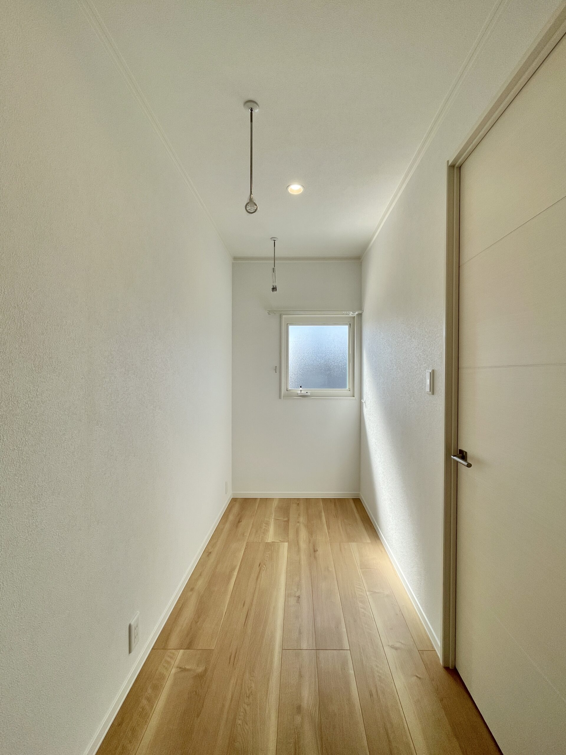 廊下に室内干しスペースがある為、共働きでも安心です♪