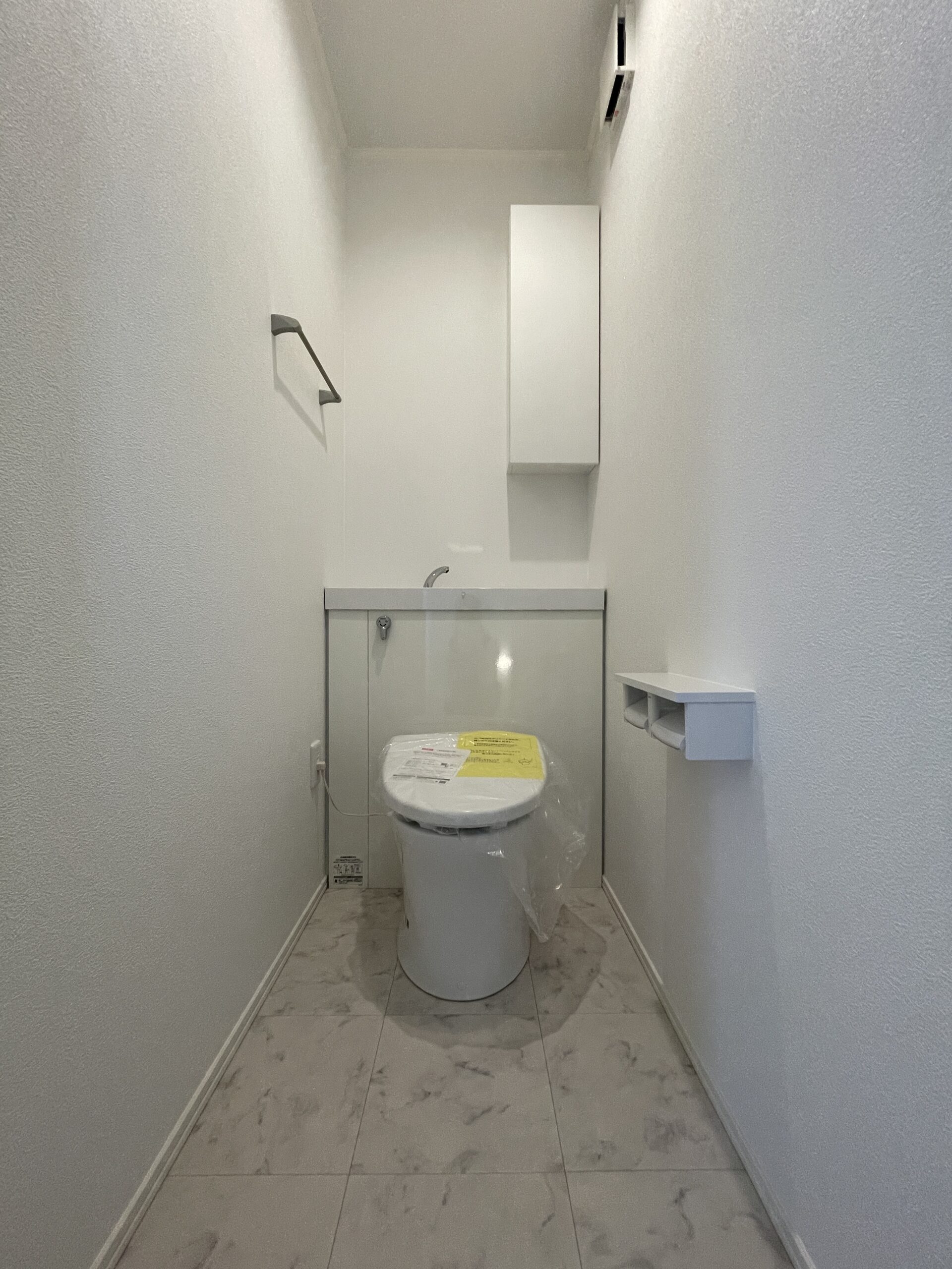 タンクレストイレでスッキリとした印象に♪