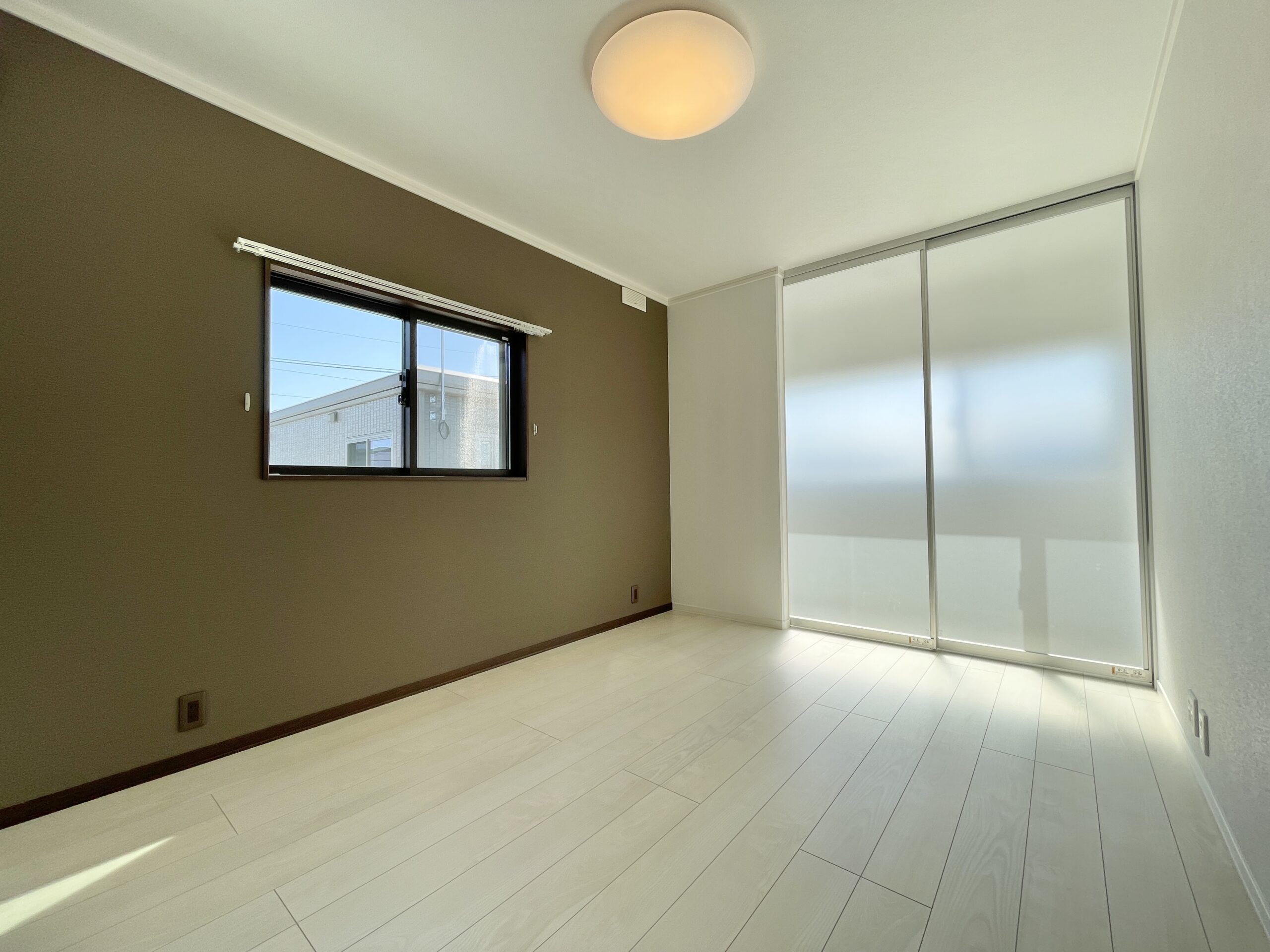 アクセントクロスがおしゃれな主寝室♪