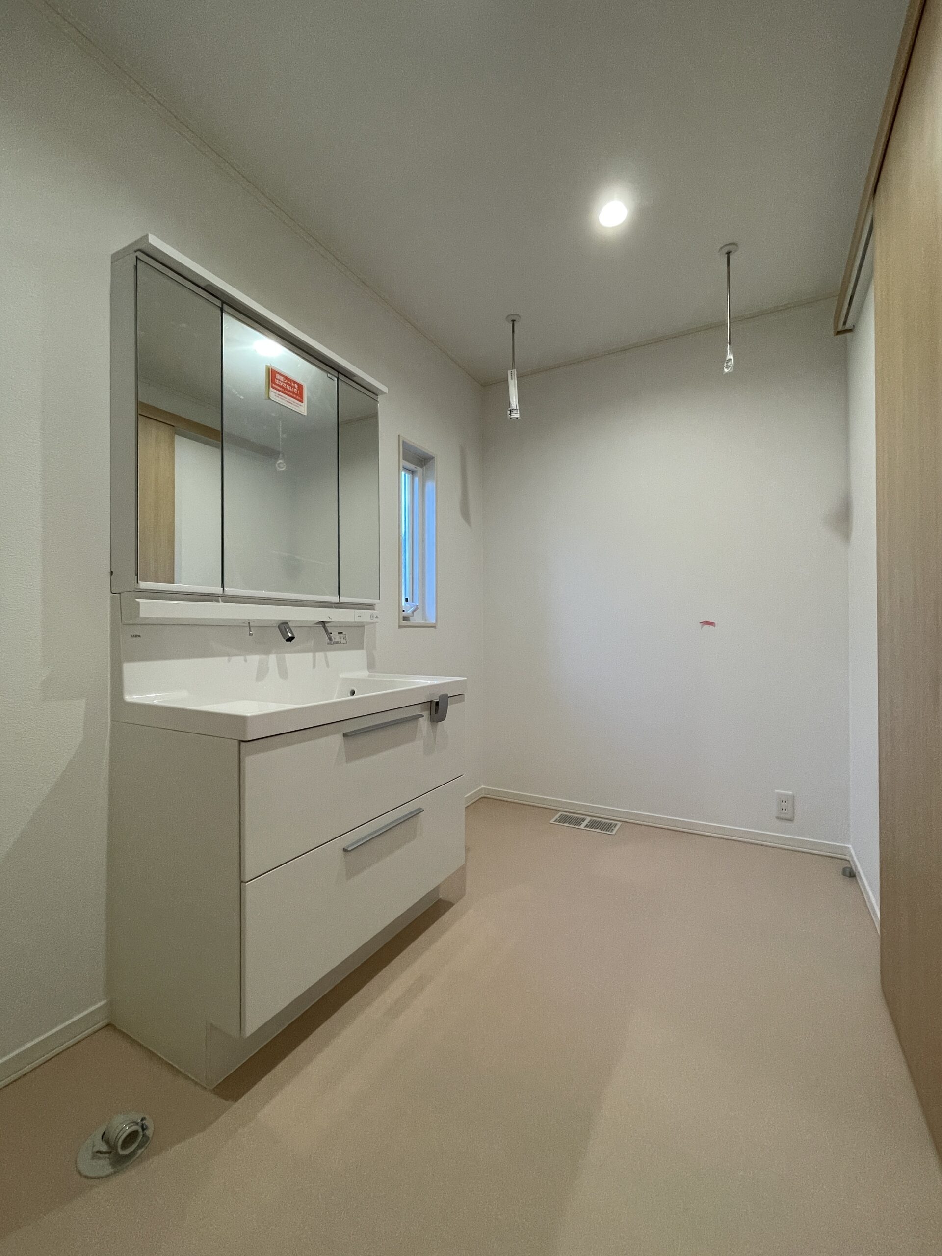 室内干し可能な洗面脱衣室で家事がスムーズに行えます♪