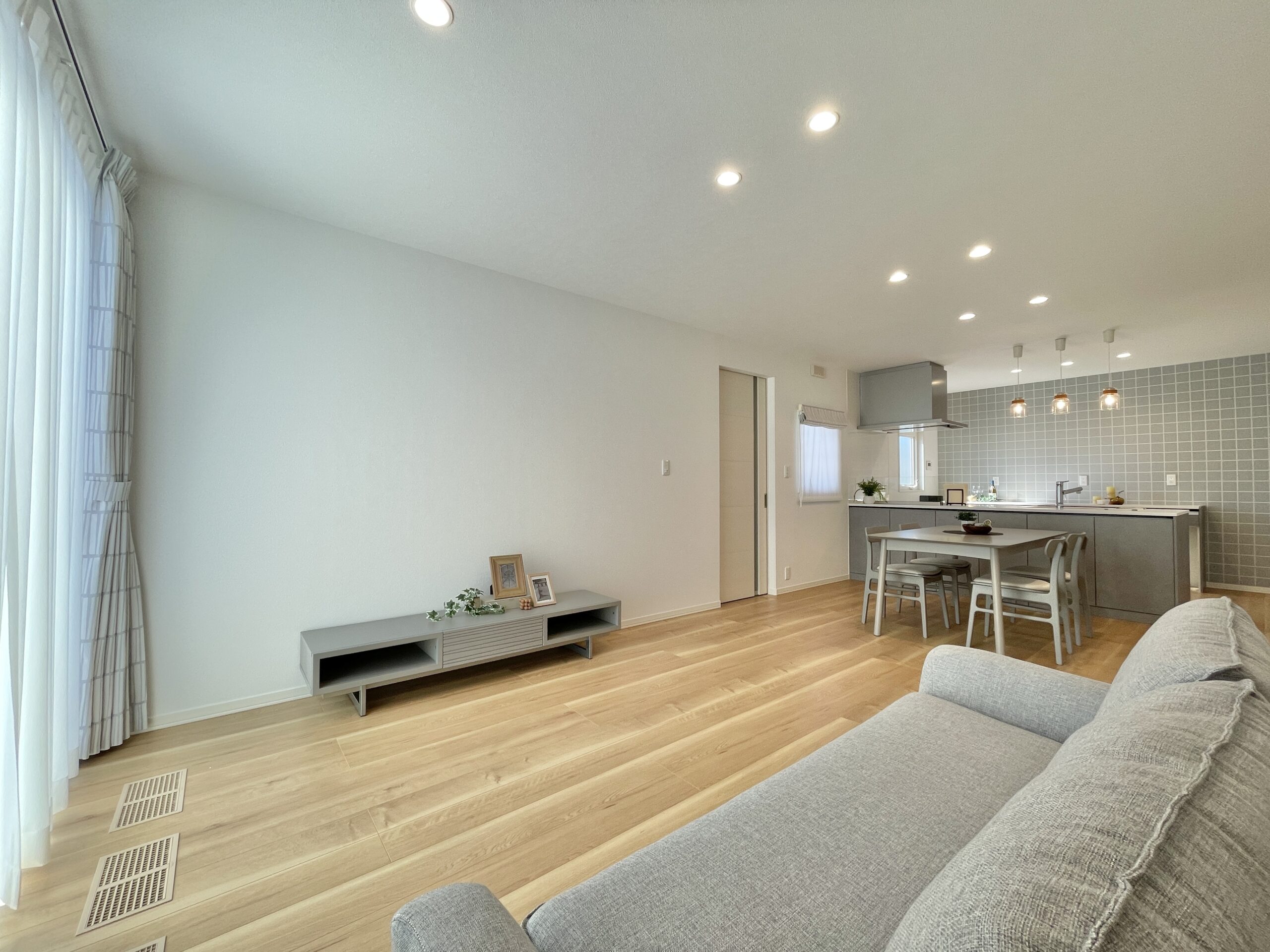 広々としたLDKで家族で一家団欒できます♪