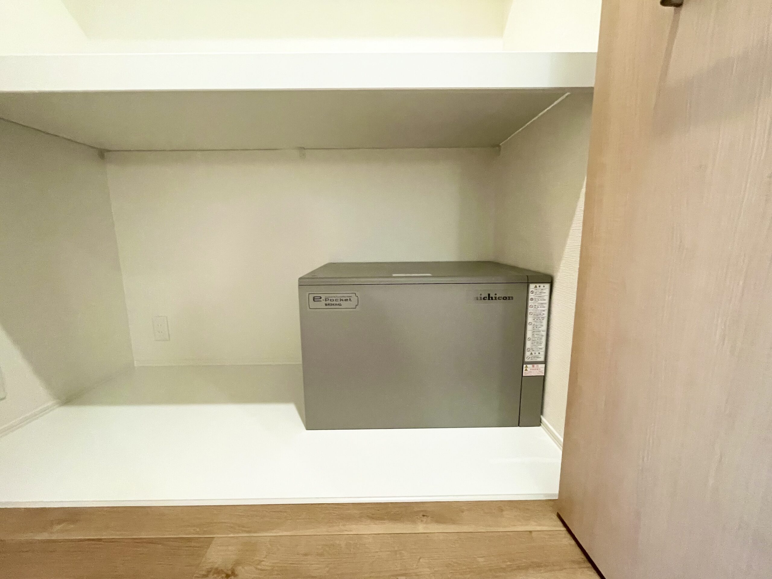 室内置き型の大容量蓄電池13.2kWh