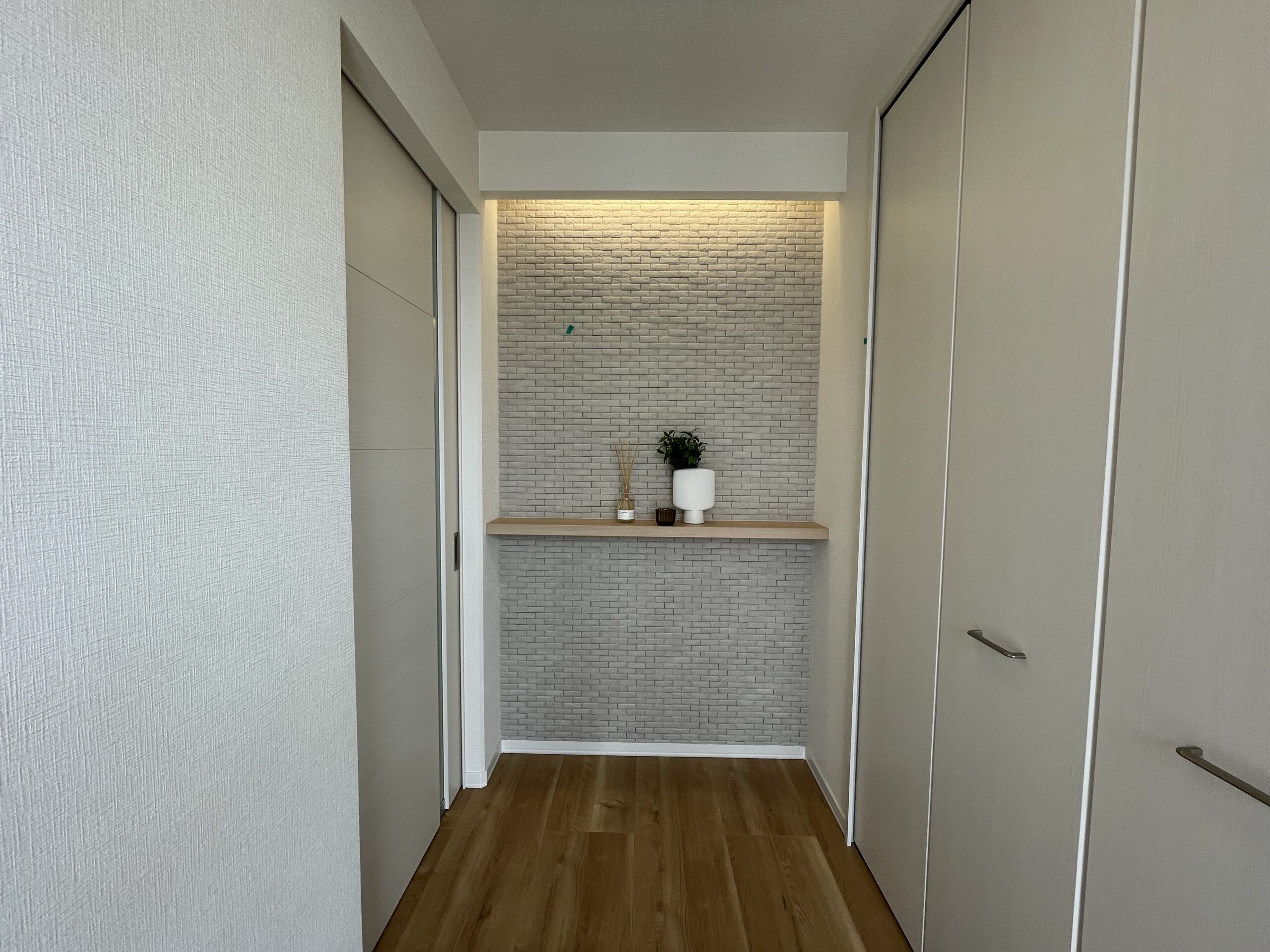お出迎えする玄関には棚があり、アイキャッチゾーンです♪