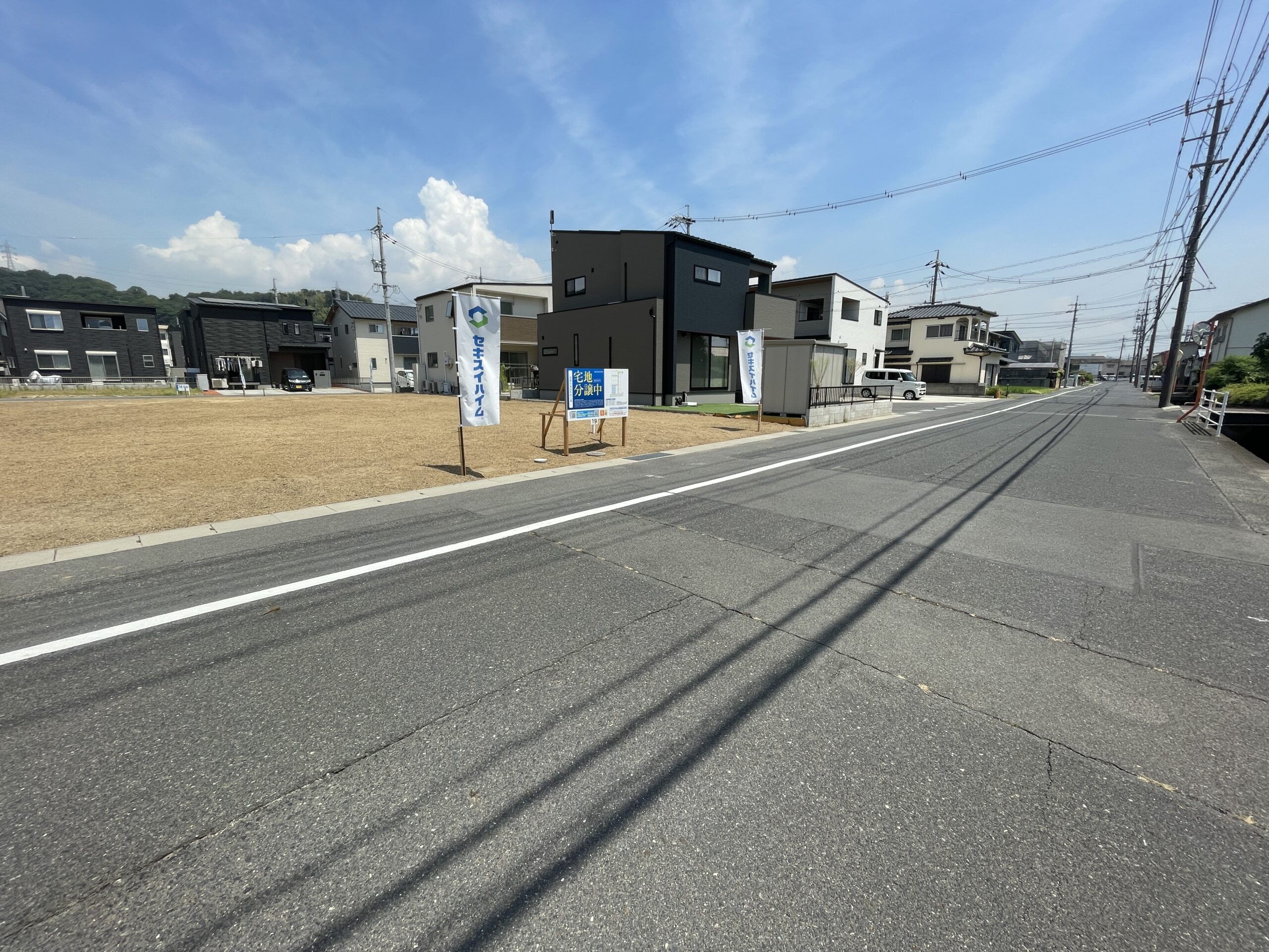 前面道路が５～８mと広く、ゆとりのある分譲地です♪