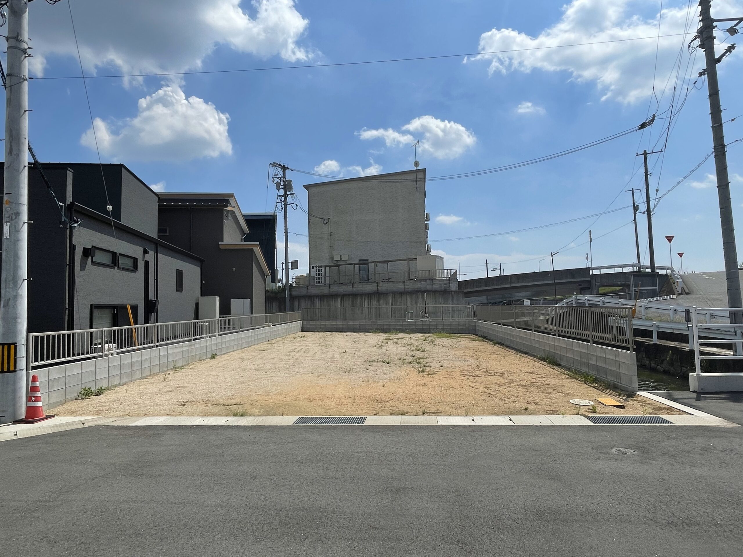 １号地　57坪と広い土地ですので駐車場・お庭と広く計画可能！