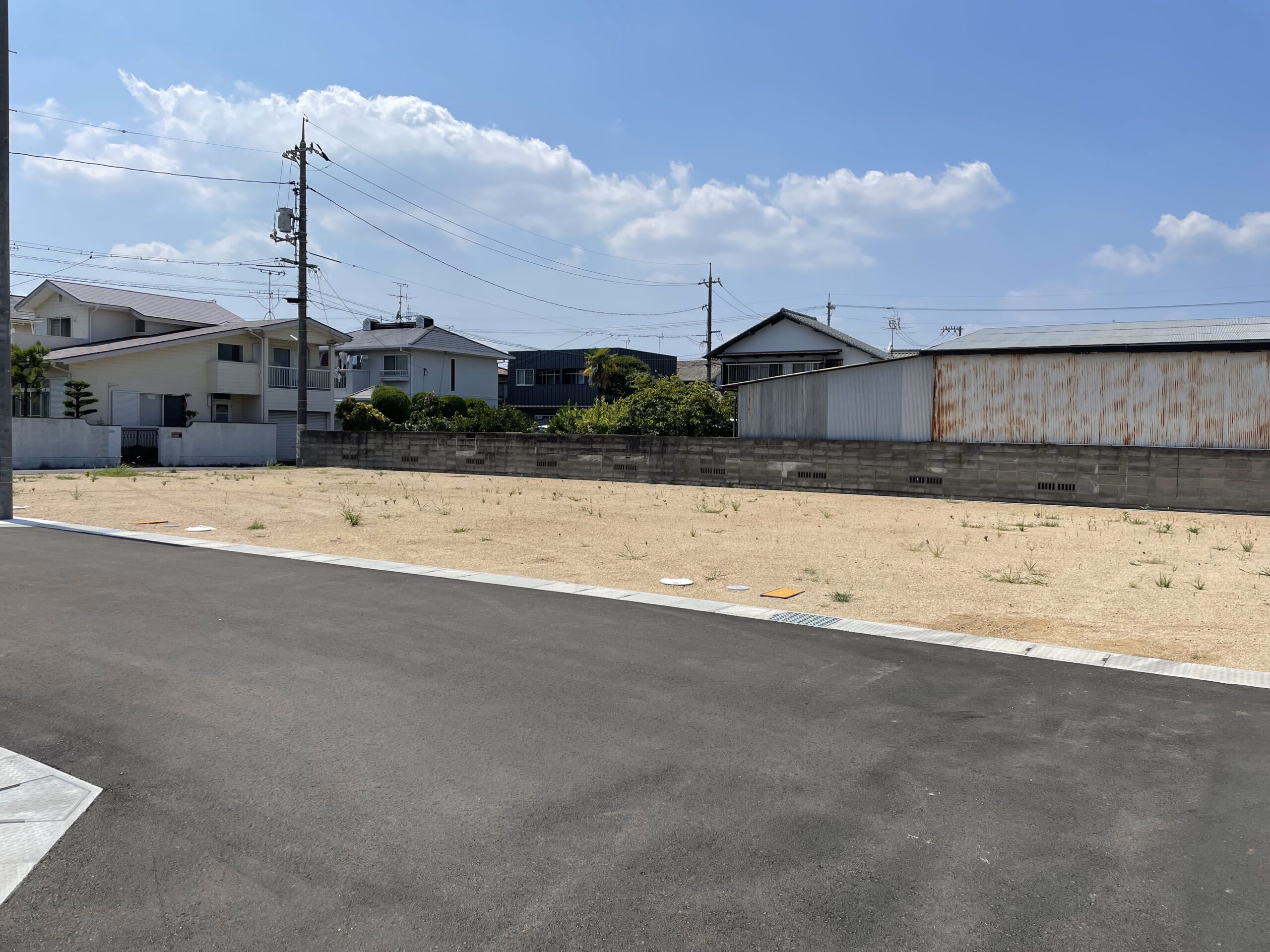 ２号地：南側にお庭も可能で駐車スペースもあります！