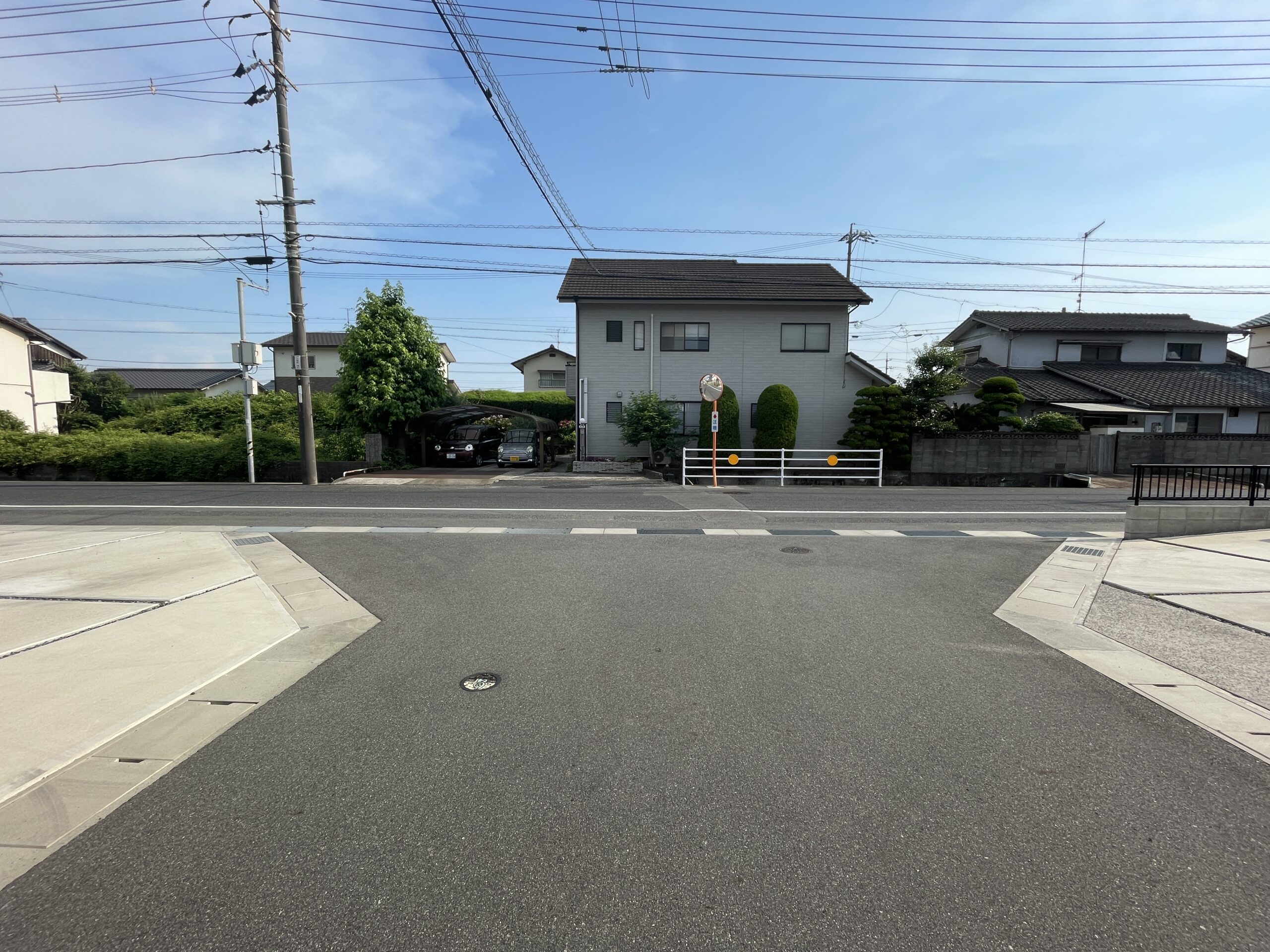 ミラーがあるので分譲地の出入り安心♪