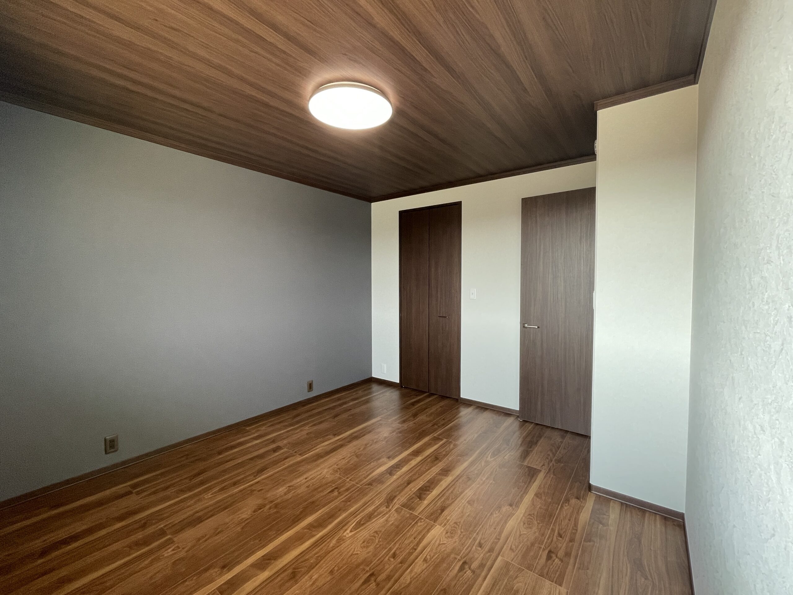 アクセントクロスがおしゃれな主寝室♪