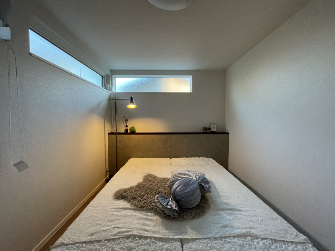 ホテルライクな主寝室で落ち着いて休むことができます♪