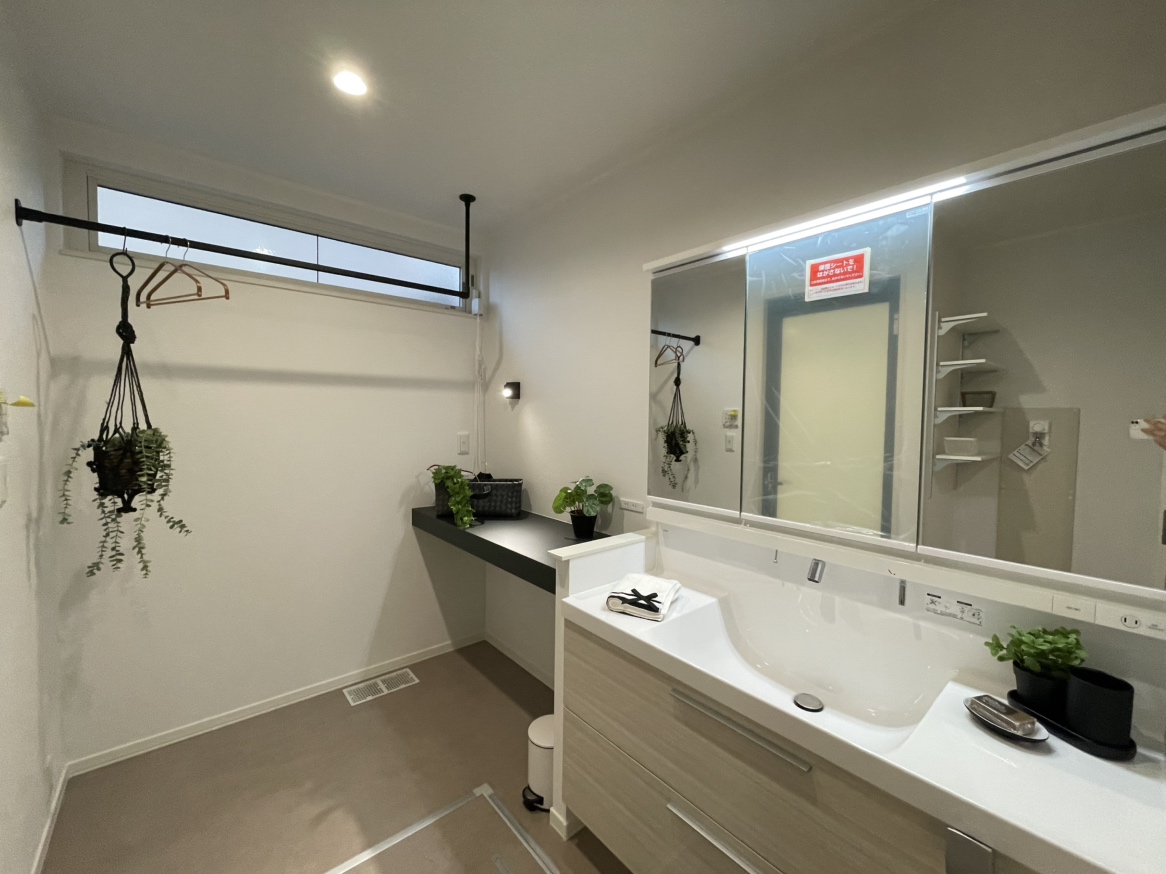 広めの洗面脱衣室は家事のスペースに最適です！