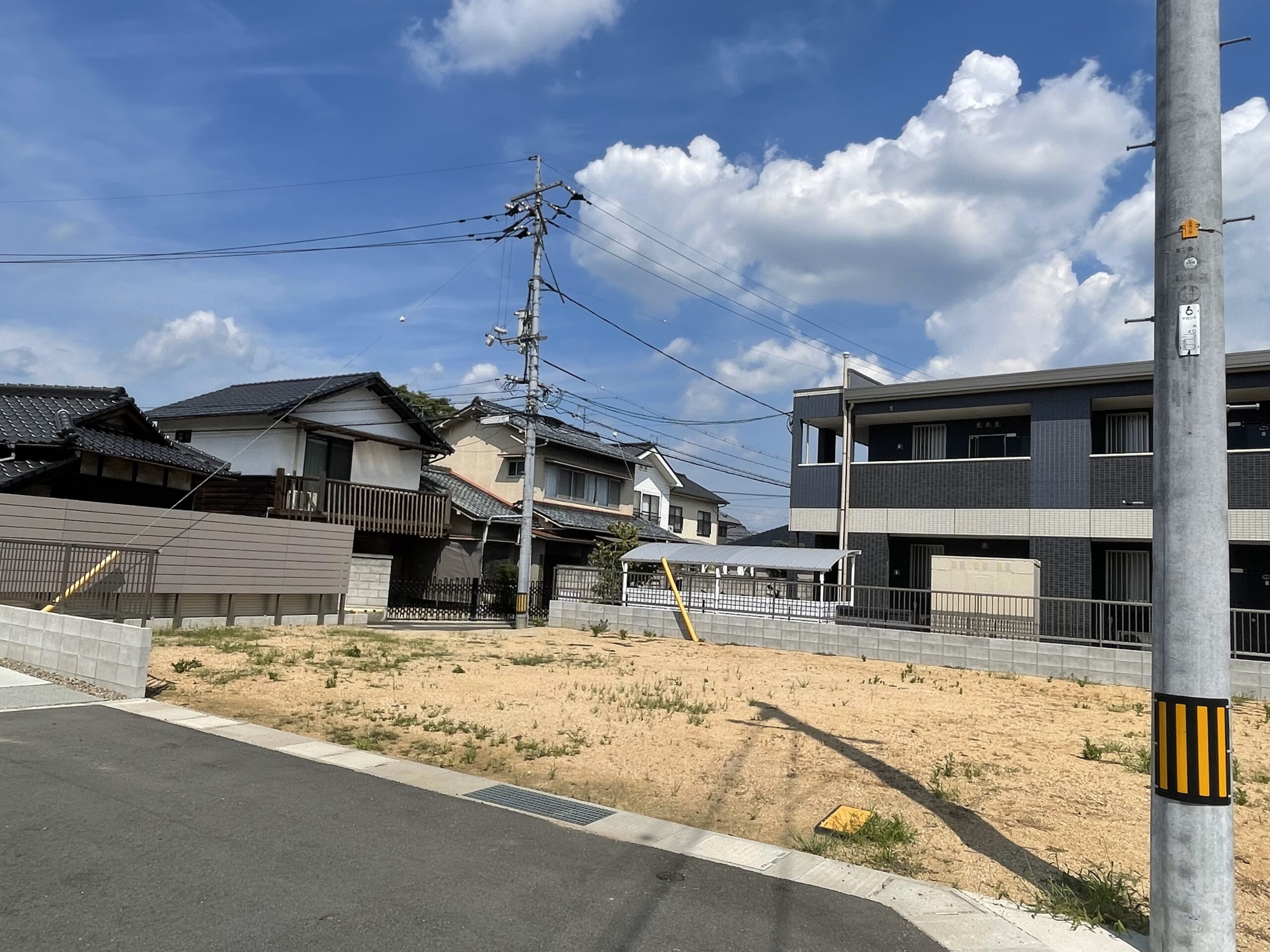 ４号地　北側にも道があり、小学校までの通いやすいですよ♪