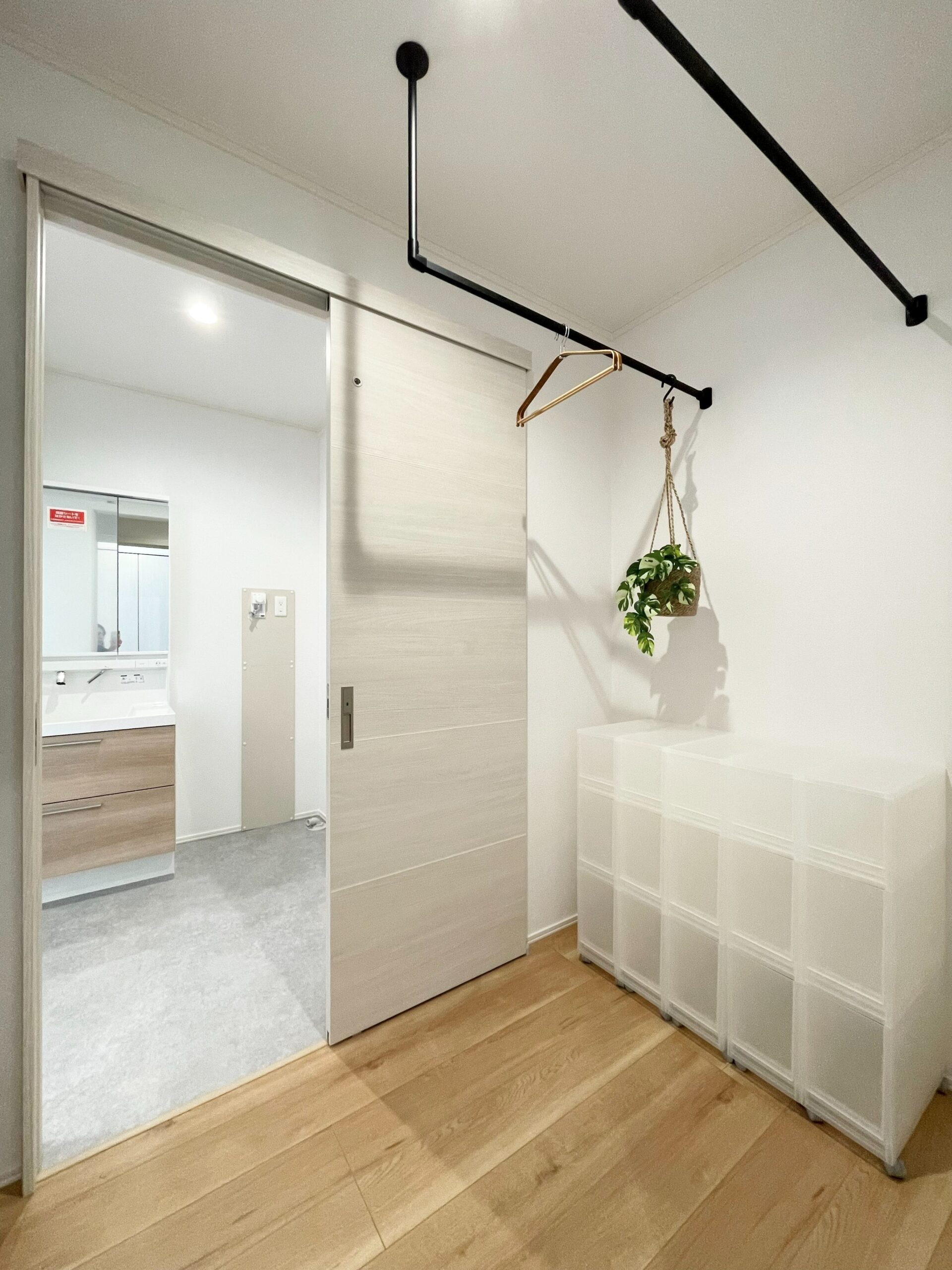 アイアンバーを設置しているので、便利さ×おしゃれも両立