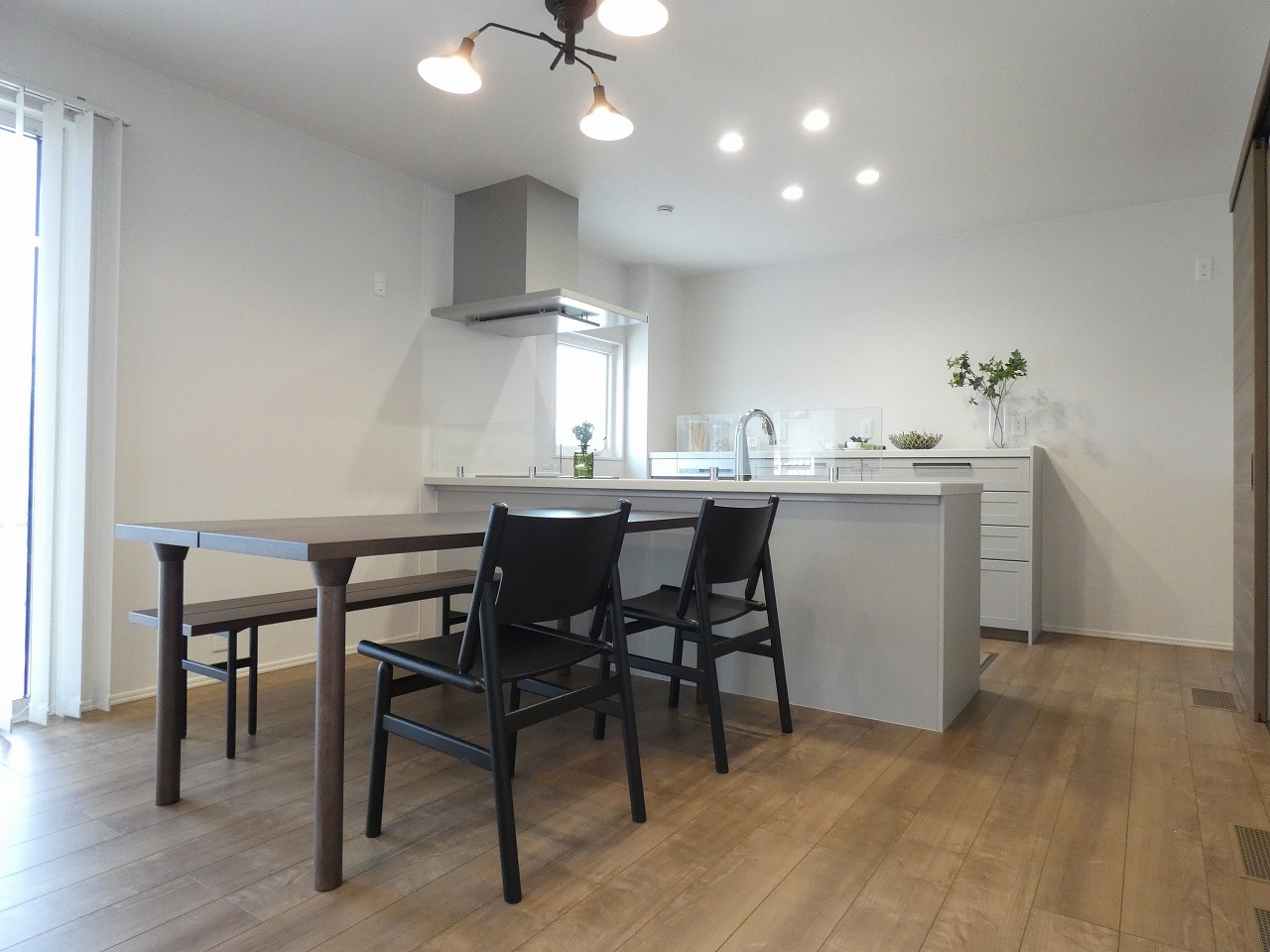 対面のダイニングキッチンです。（2025.10撮影）