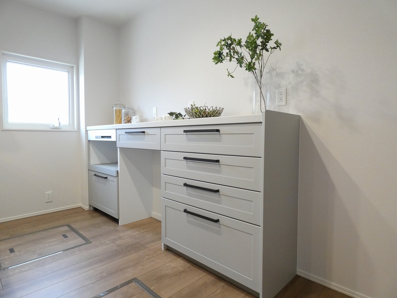 カウンターに家電を置けます。（2025.10撮影）