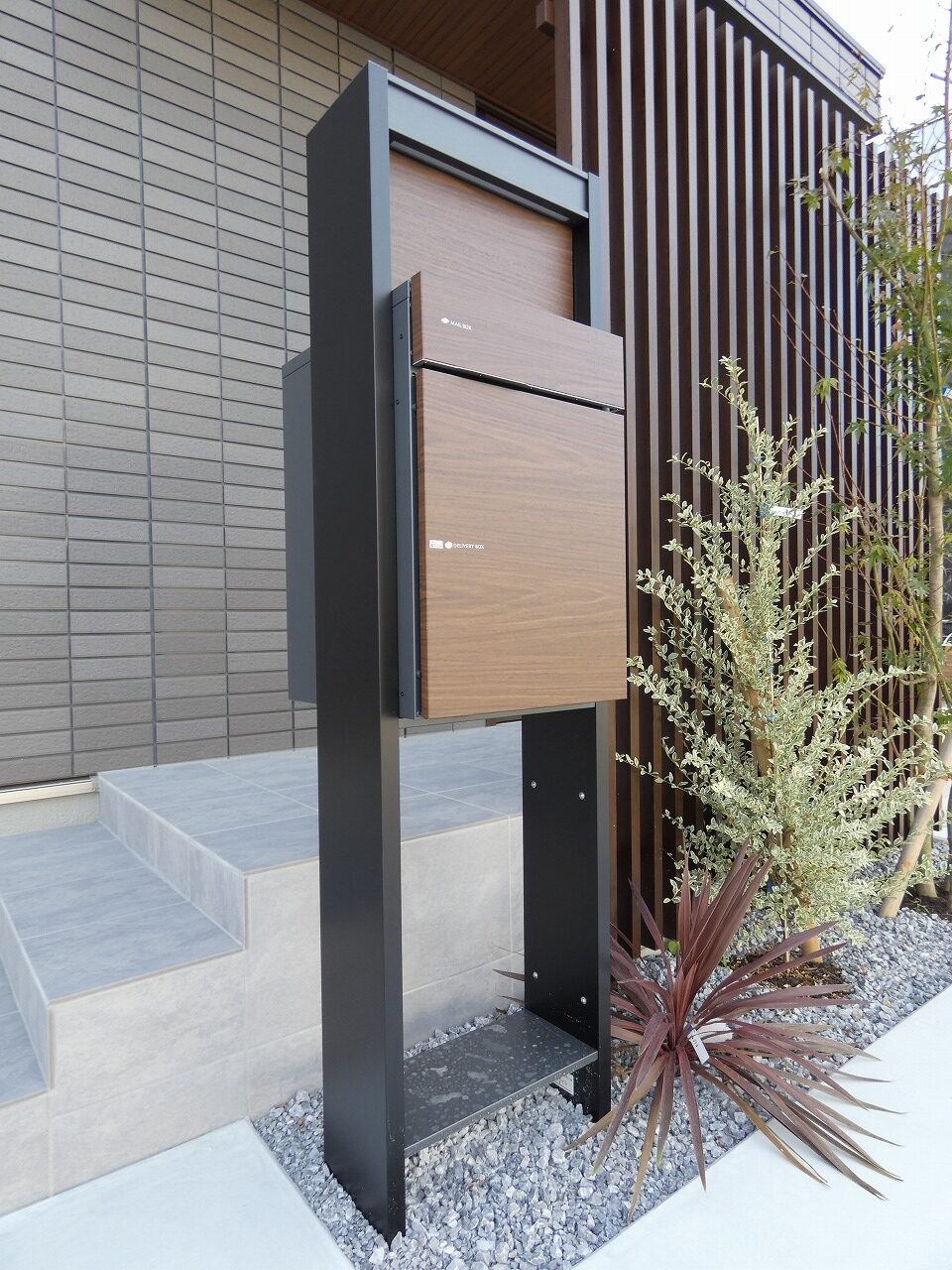 おしゃれな宅配ボックス付き！（2025.10撮影）