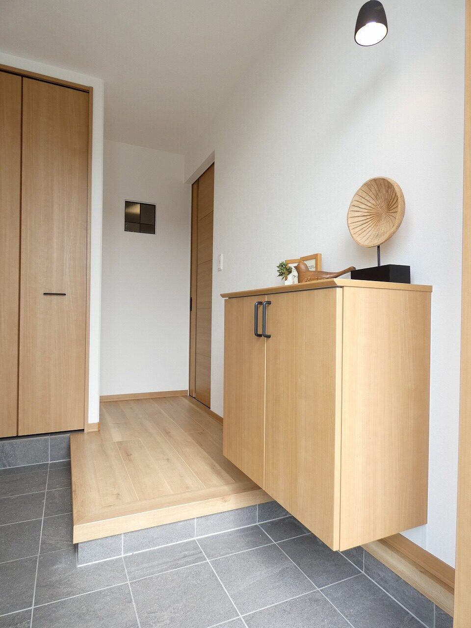 たっぷり収納付きです。（2025.11撮影）