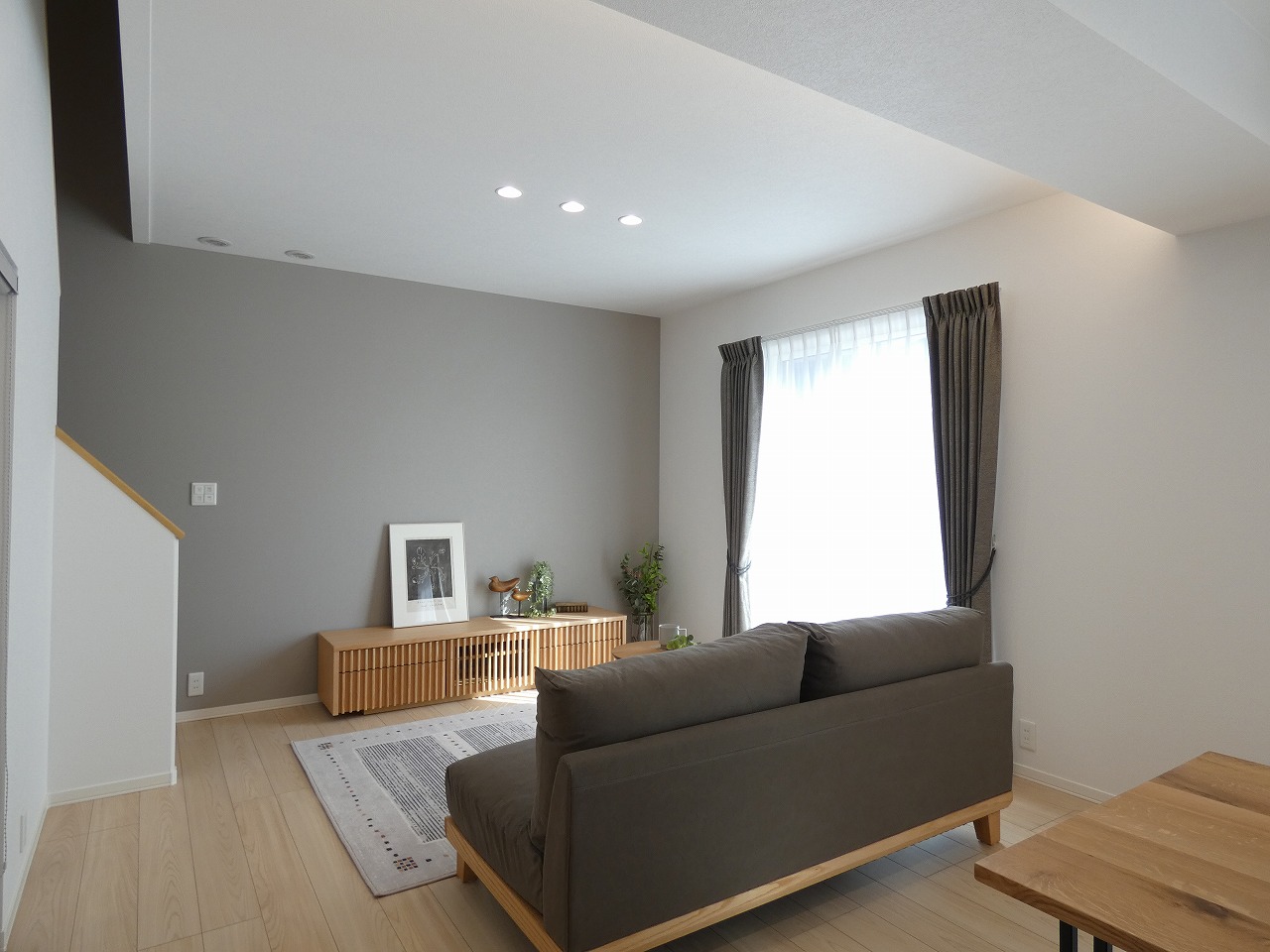 明るいリビングです。（2025.11撮影）