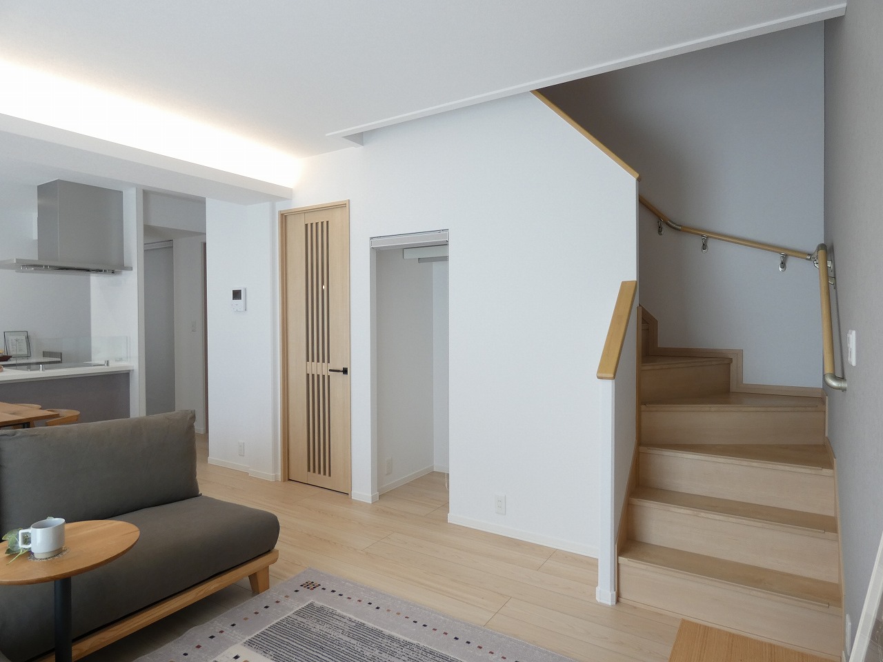 リビング内階段です。（2025.11撮影）