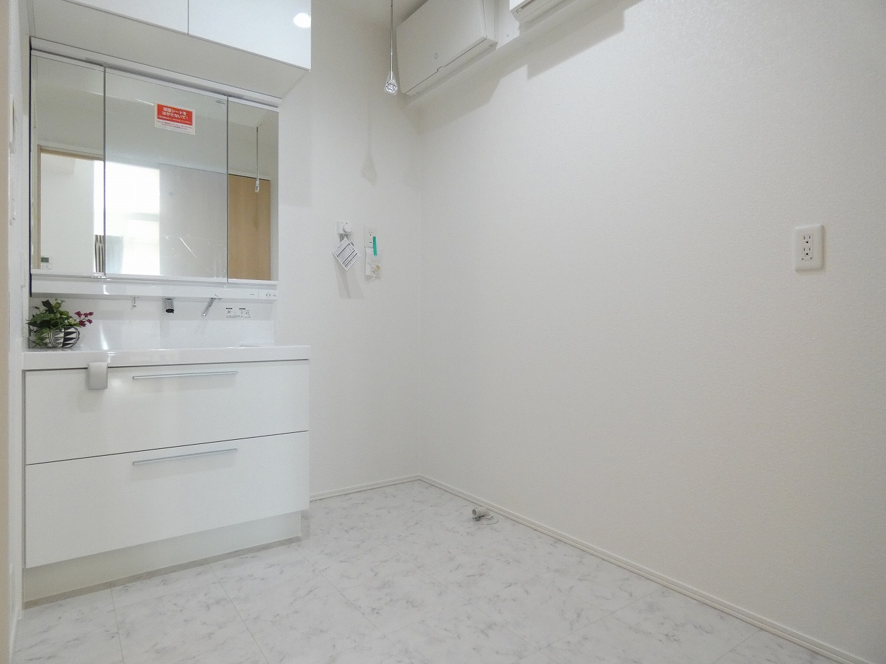 清潔感のある洗面脱衣室です。（2025.11撮影）