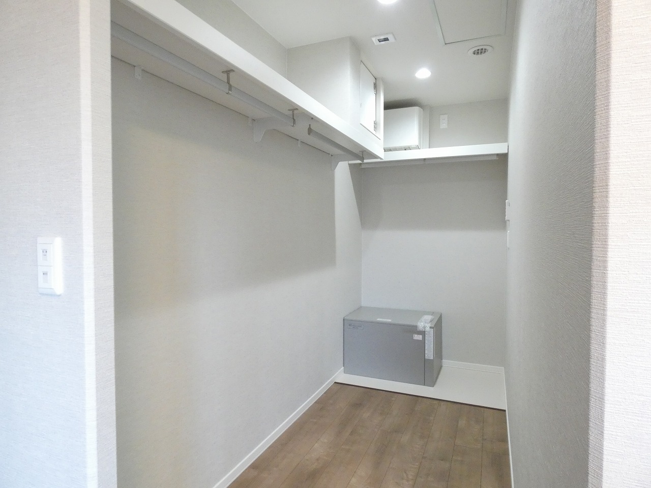 寝室の収納は広々WICです。（2025.11撮影）