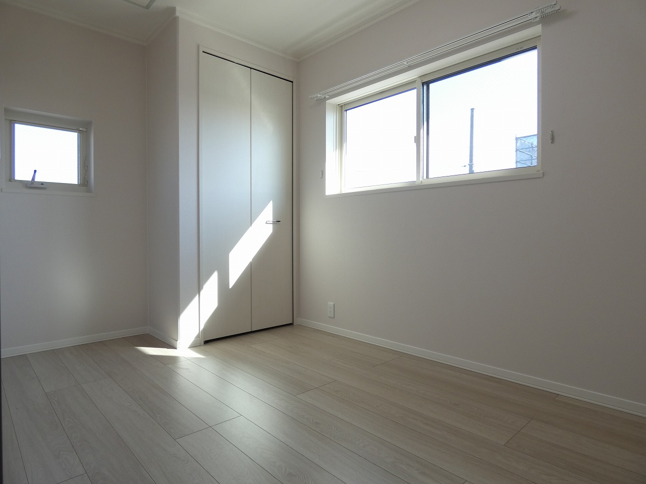 明るい洋室です。（2025.11撮影）