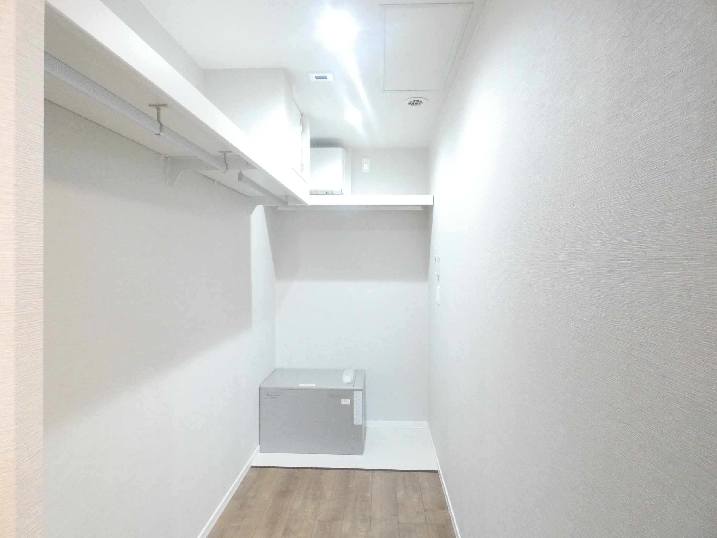 寝室の収納は広々WICです。（2026.04撮影）