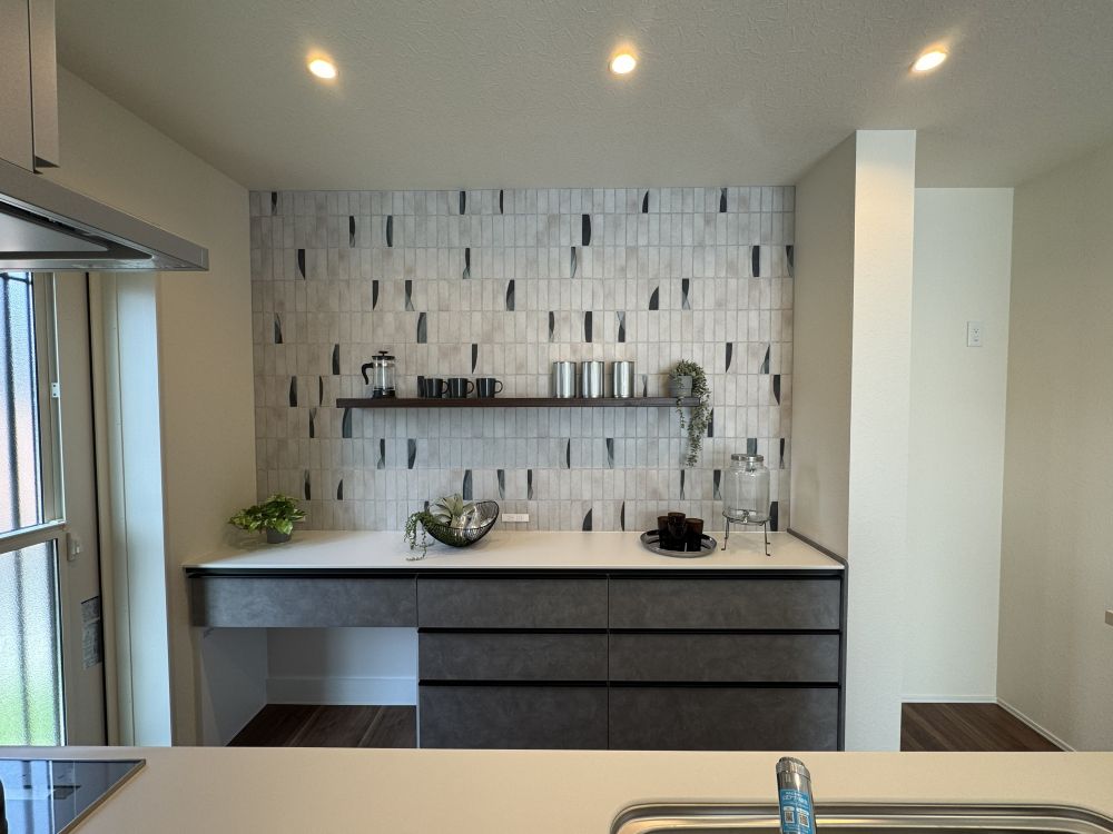 【キッチン】調理しながらご家族様を見守れる配置です。