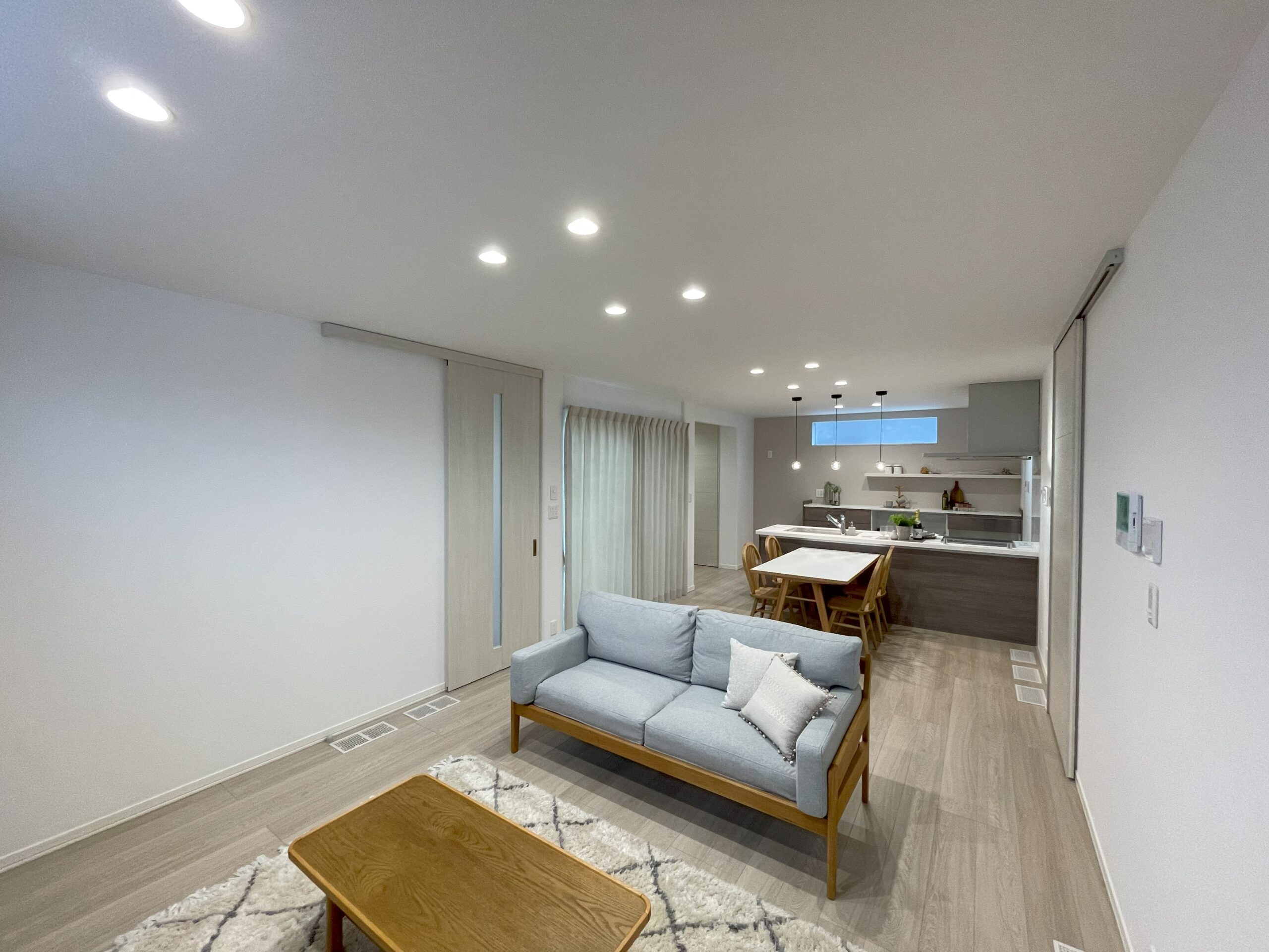 家族の会話を楽しむ繋がりを重視した空間に