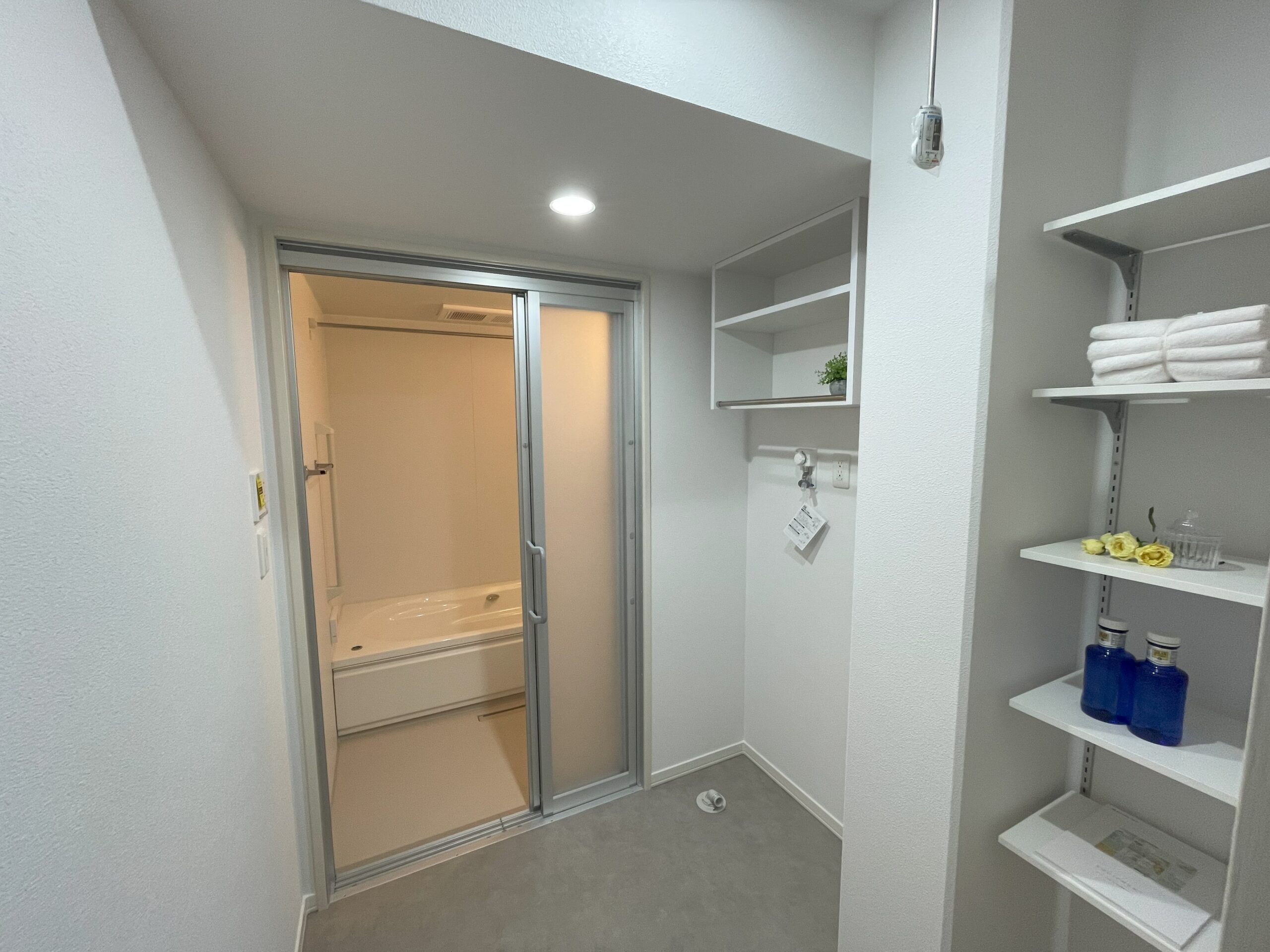 家事を楽にする物干しスペースと用途に応じた収納を配