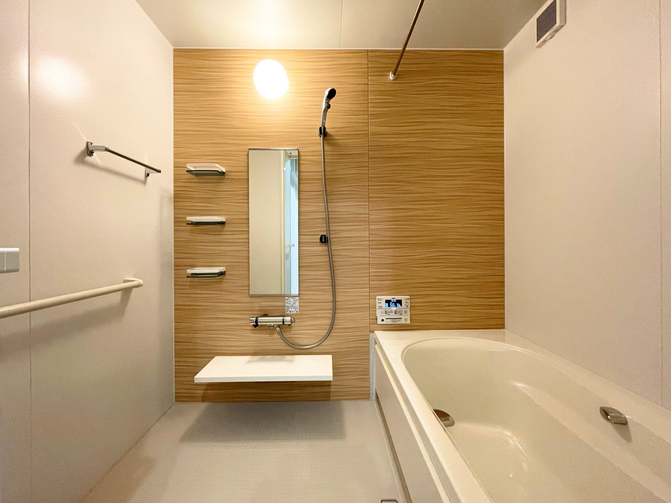 1721サイズのゆとりのある浴室（撮影：2025年12月）