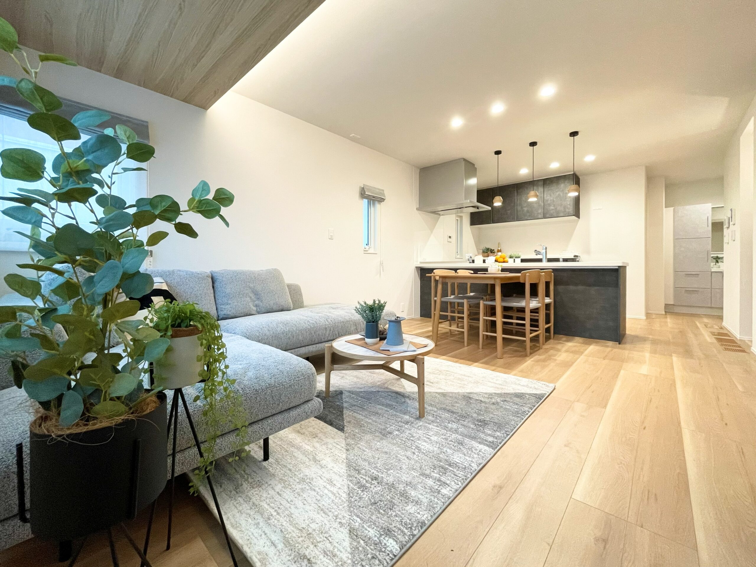 和モダンな落ち着きのあるＬＤＫ（撮影：2025年12月）