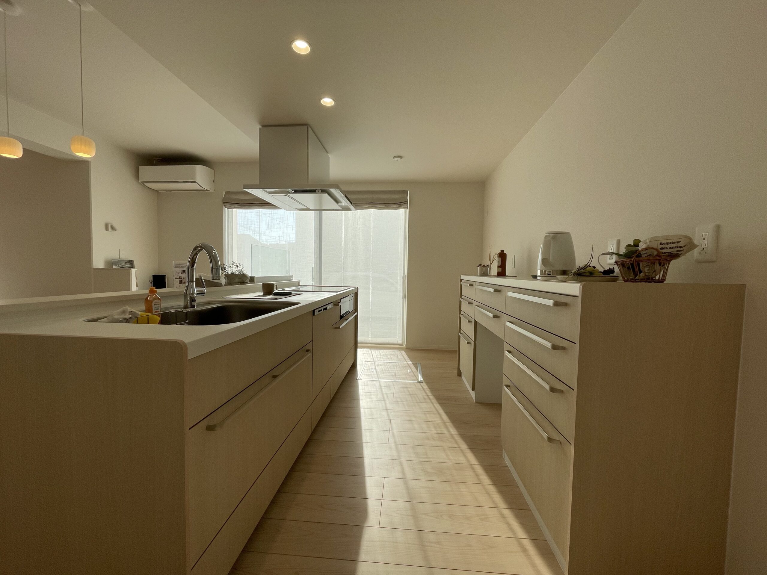 キッチンには大容量の収納があり使用しやすいです！