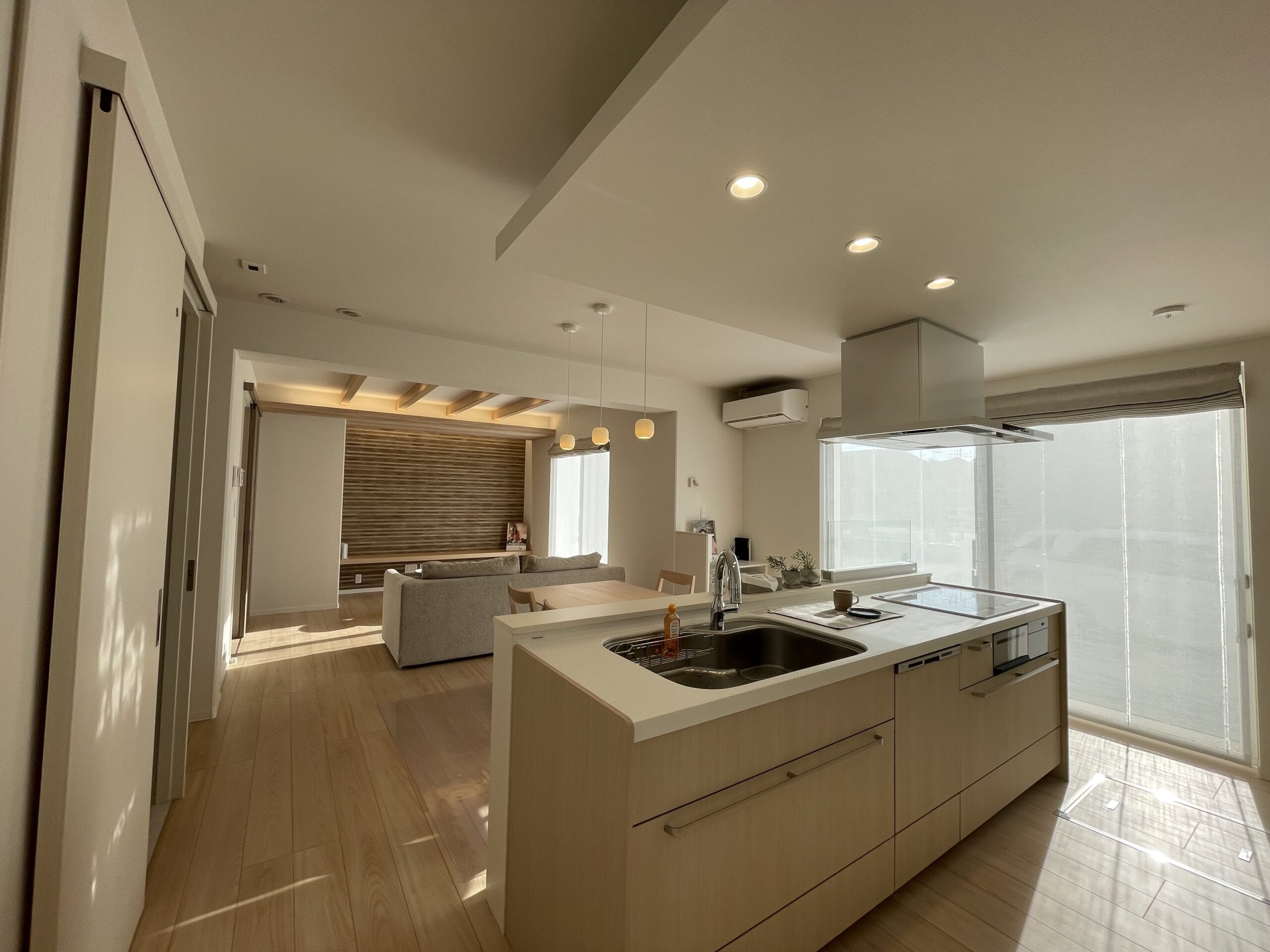 キッチンからリビングまで見通すことが出来ます！