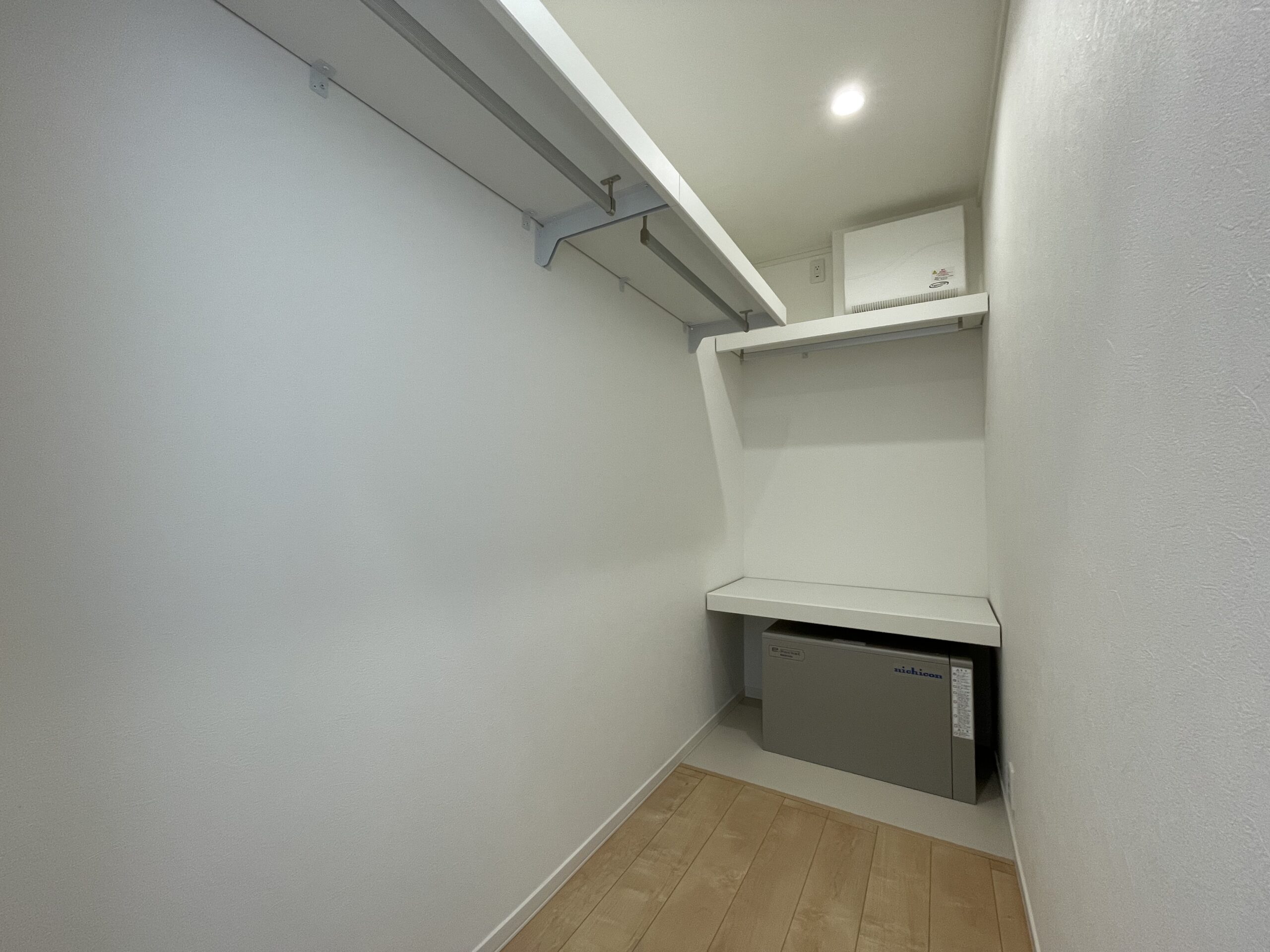 主寝室には大容量のウォークインクローゼットも完備。