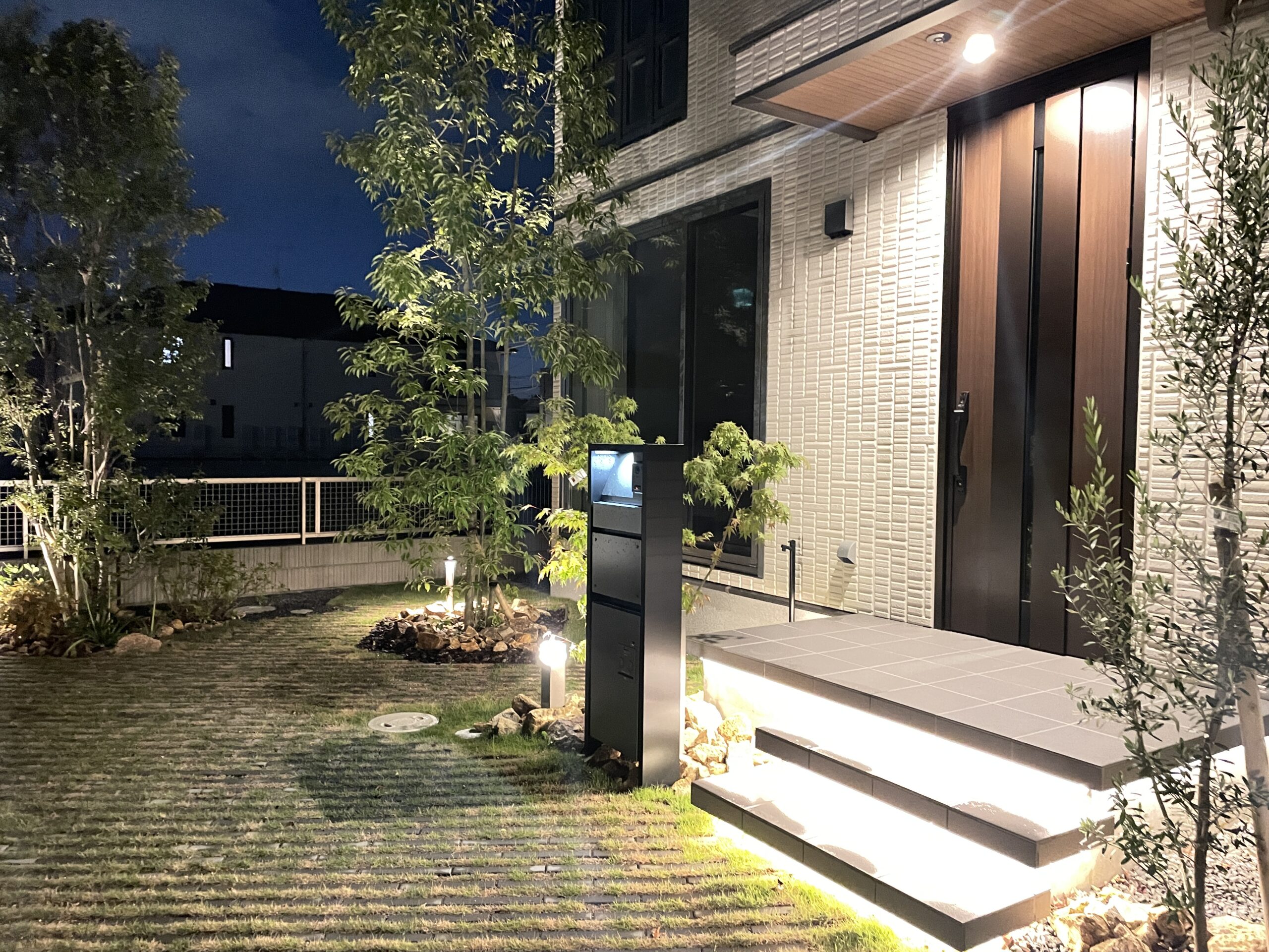 夜の帰宅時間も美しく演出するライティングデザイン