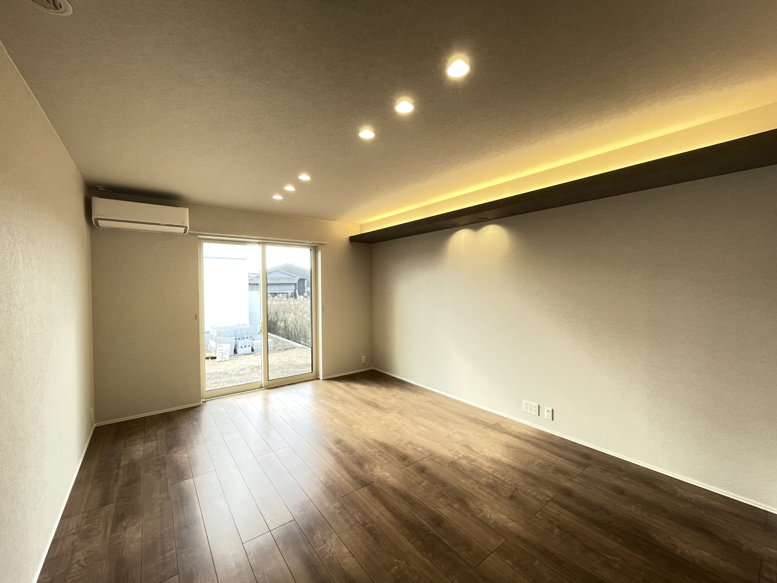 LDKにはオシャレな間接照明♪